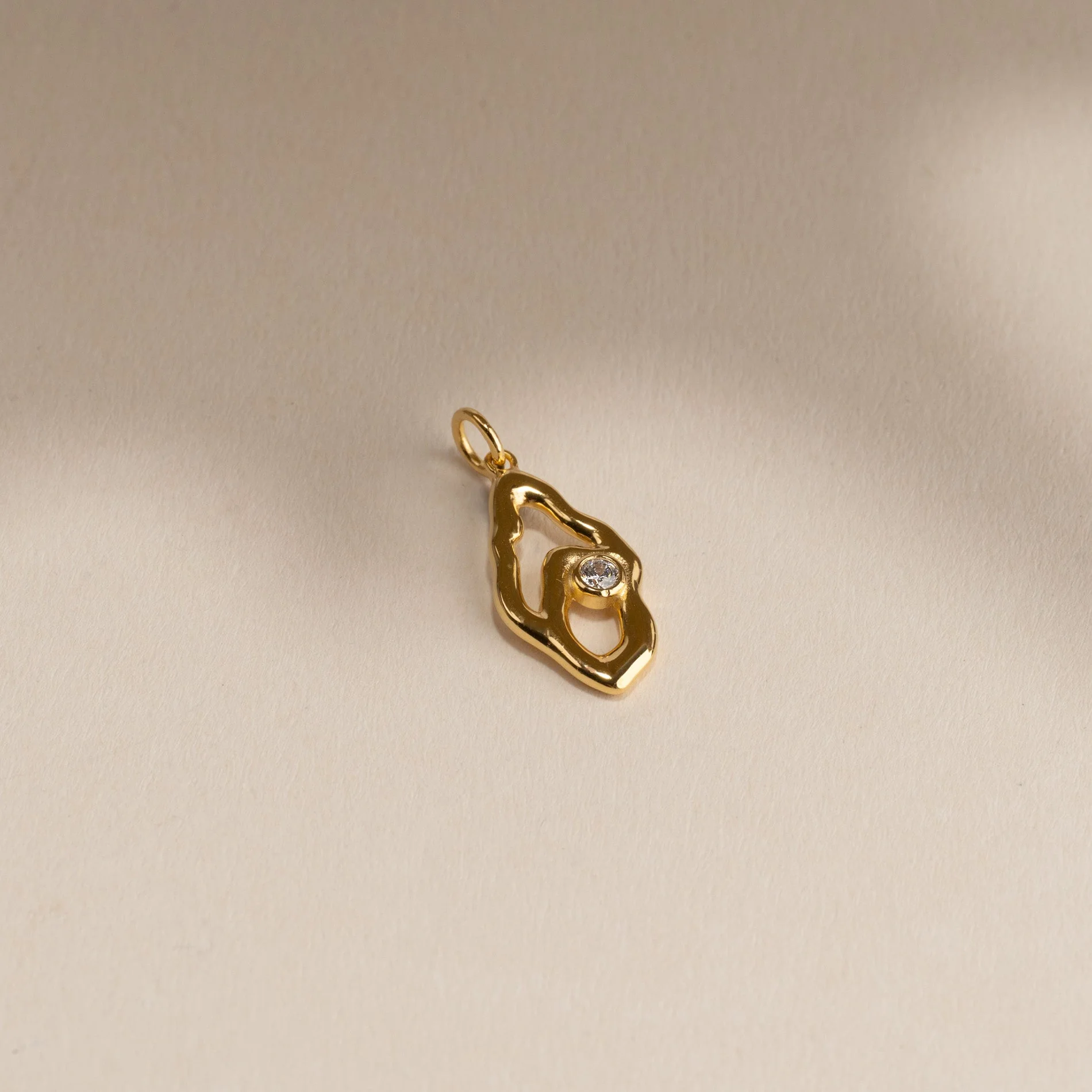 ASTRA CRYSTAL GOLDEN PENDANT