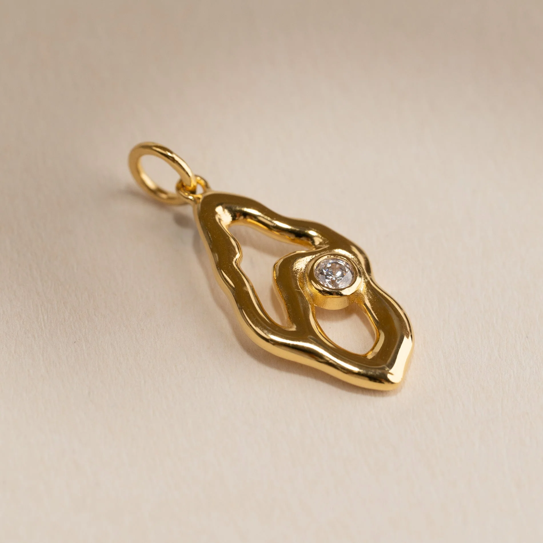 ASTRA CRYSTAL GOLDEN PENDANT - Image 2