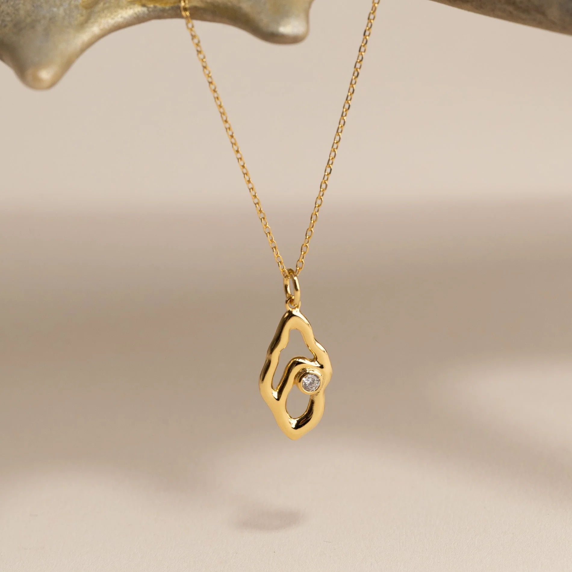 ASTRA CRYSTAL GOLDEN PENDANT - Image 3