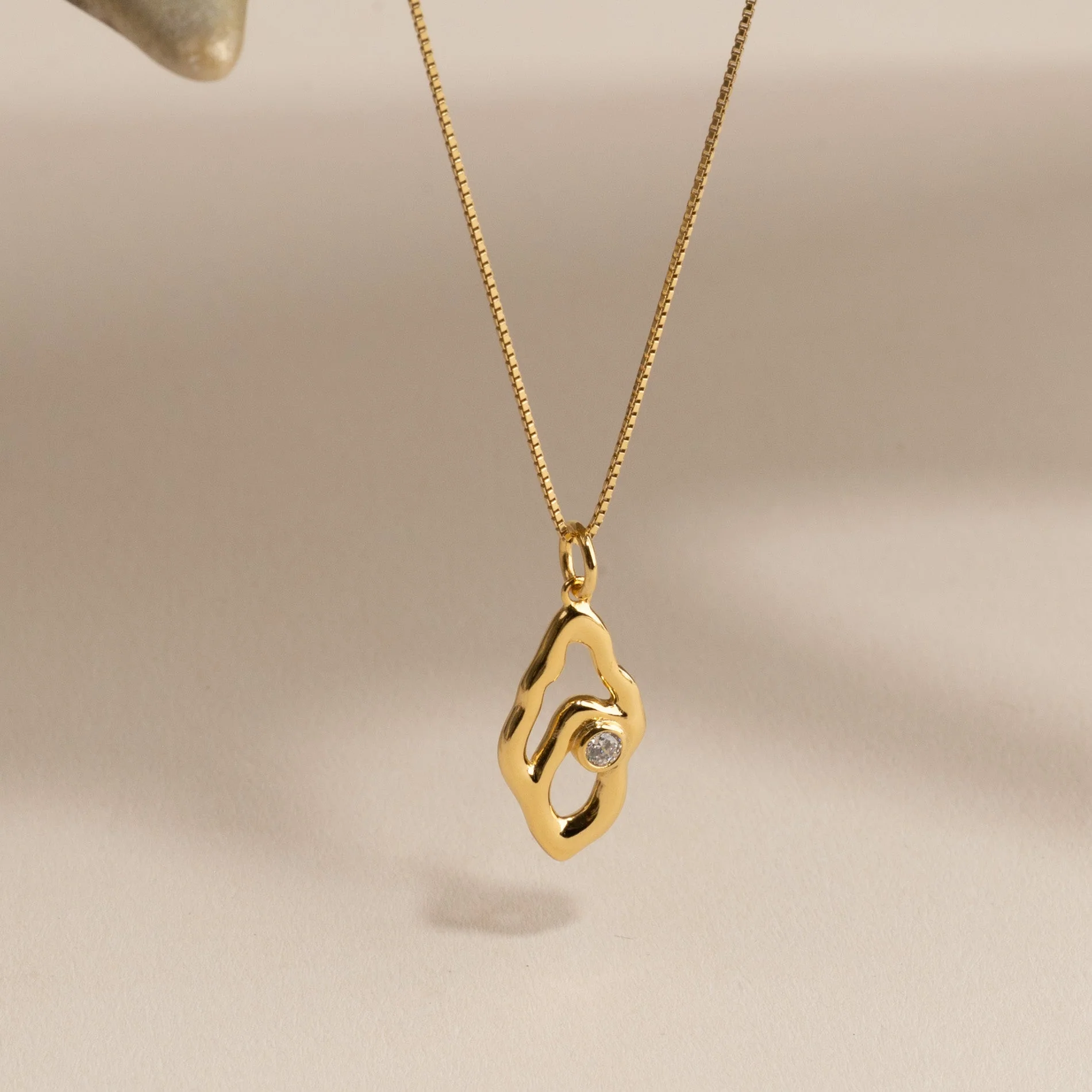 ASTRA CRYSTAL GOLDEN PENDANT - Image 5