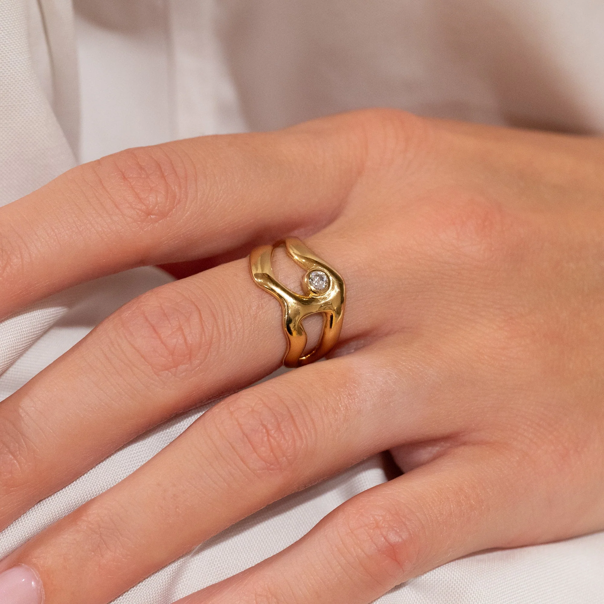 ASTRA CRYSTAL GOLDEN RING - Image 2