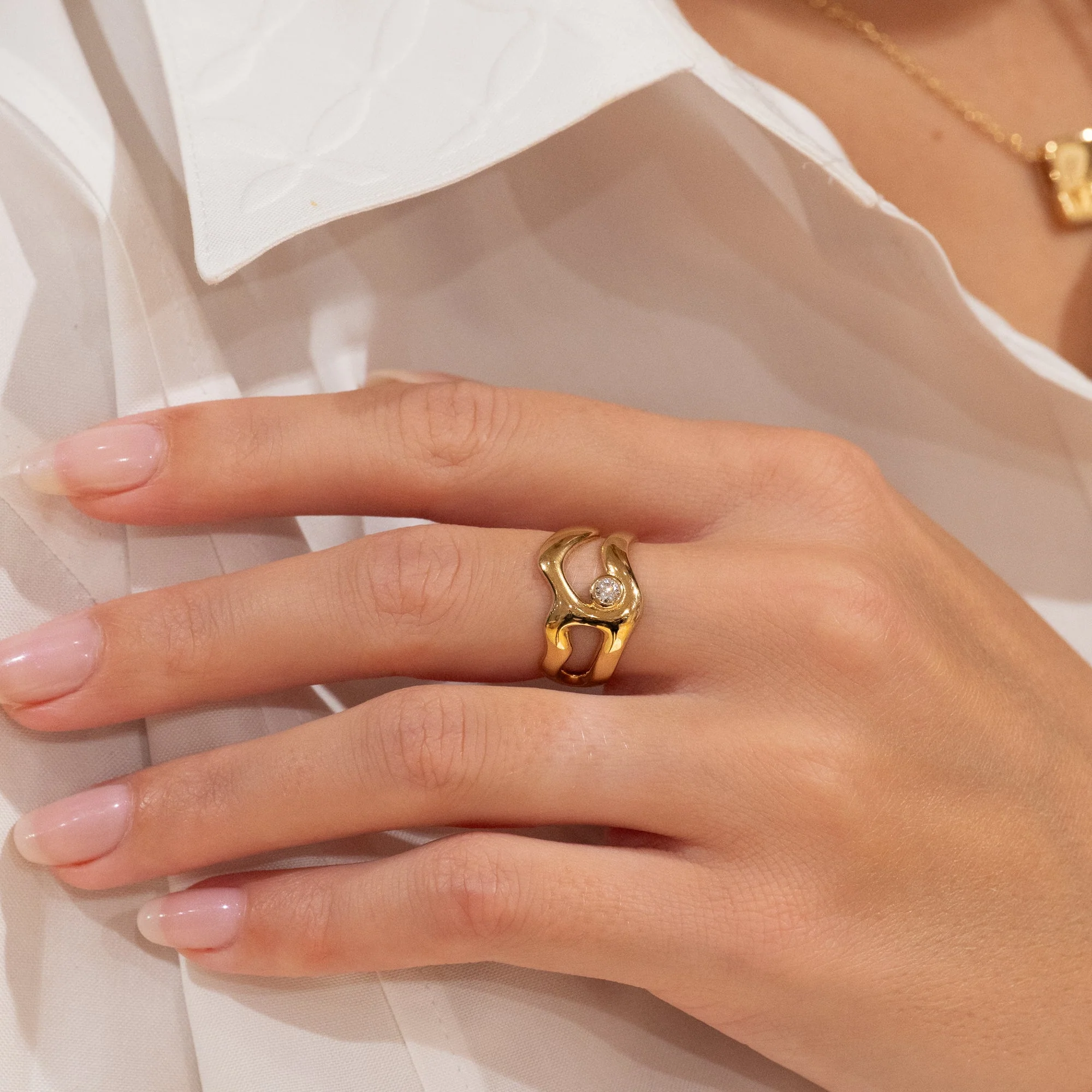 ASTRA CRYSTAL GOLDEN RING - Image 4