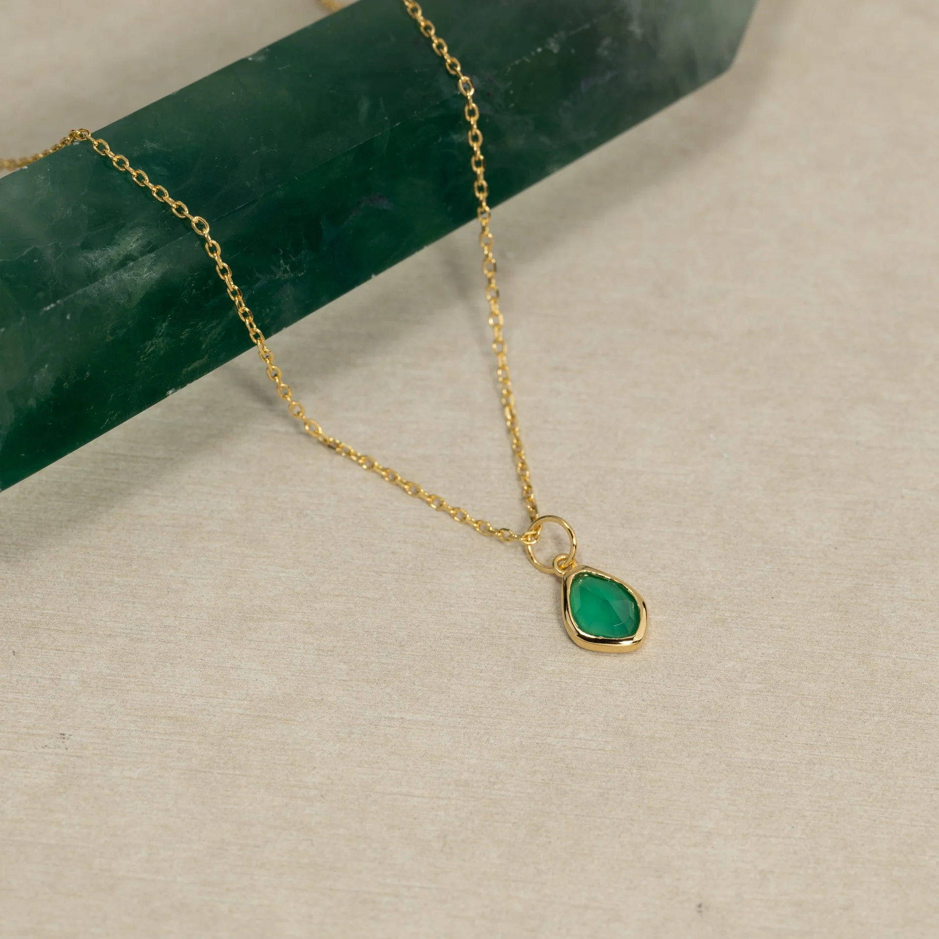 ATHENA GREEN AGATE GOLDEN PENDANT - Image 7