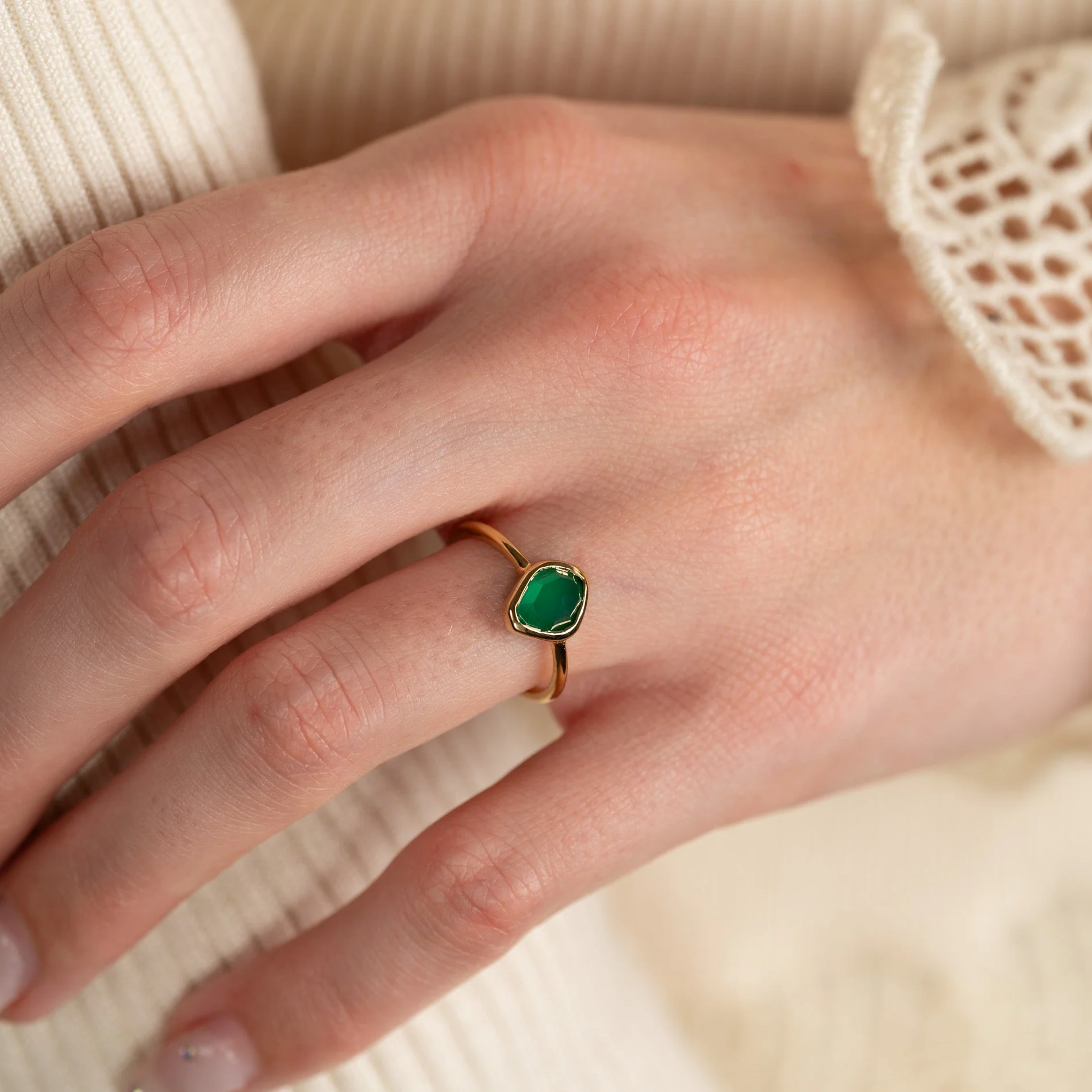 ATHENA GREEN AGATE GOLDEN RING - Image 2