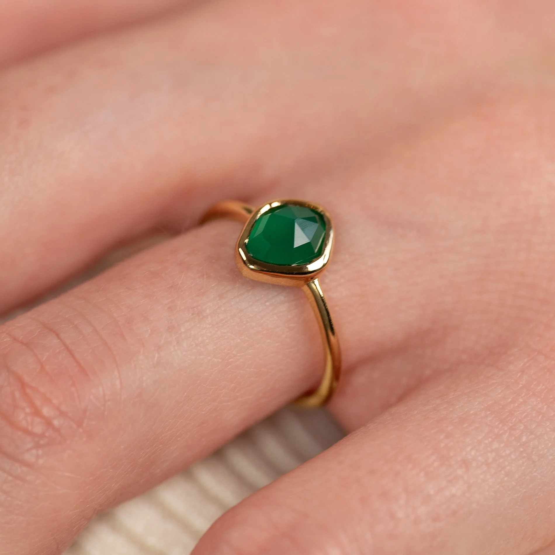 ATHENA GREEN AGATE GOLDEN RING - Image 4