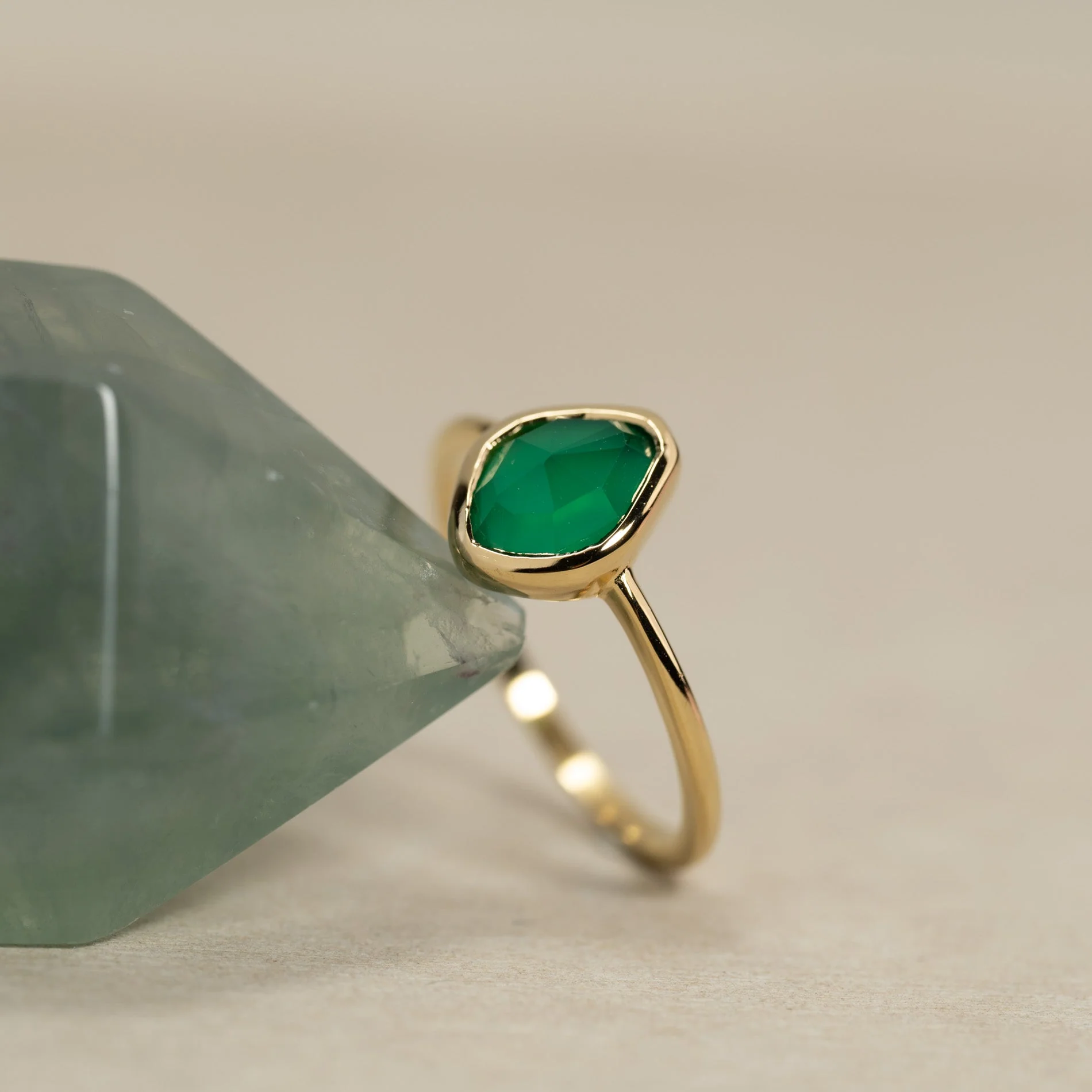 ATHENA GREEN AGATE GOLDEN RING - Image 5
