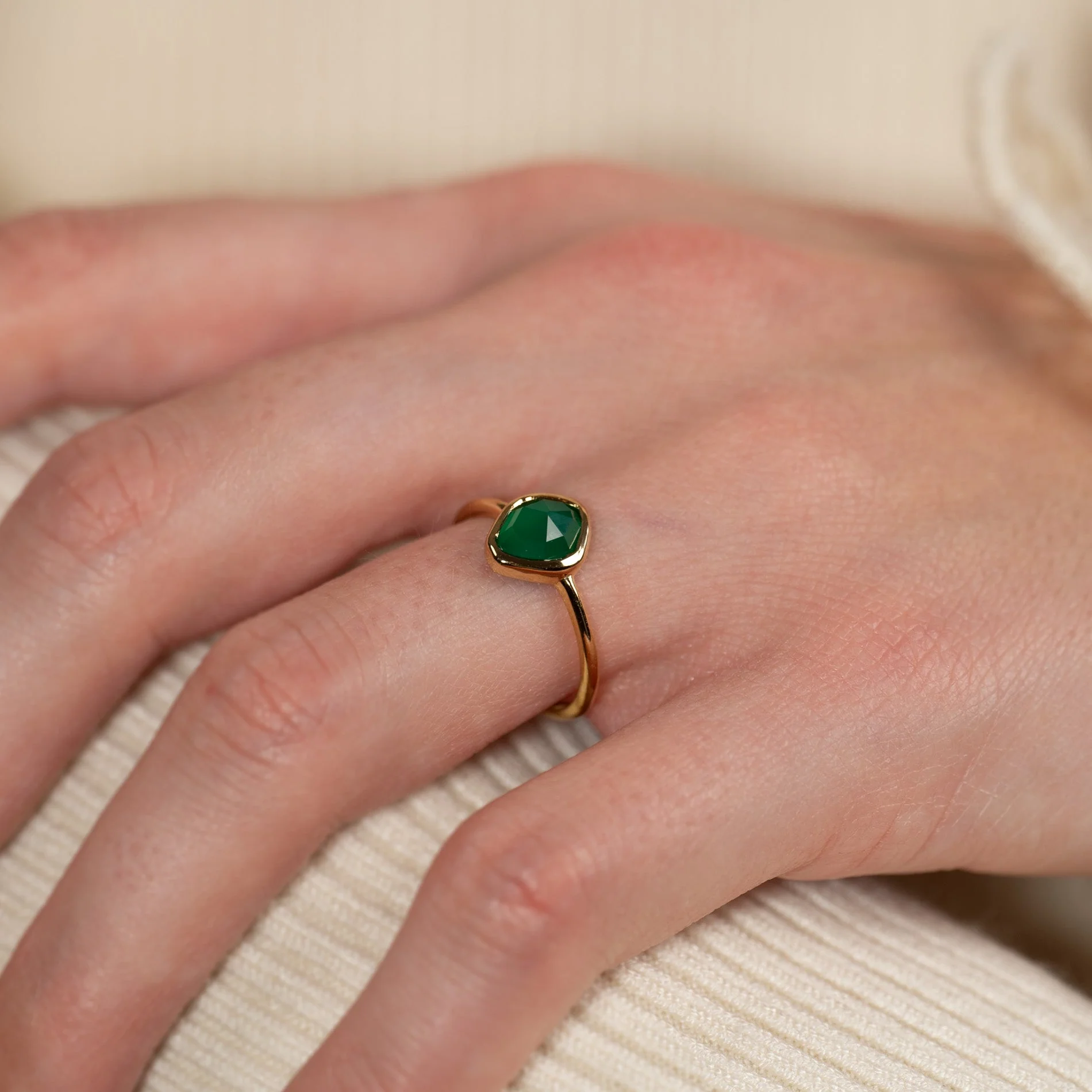 ATHENA GREEN AGATE GOLDEN RING - Image 7