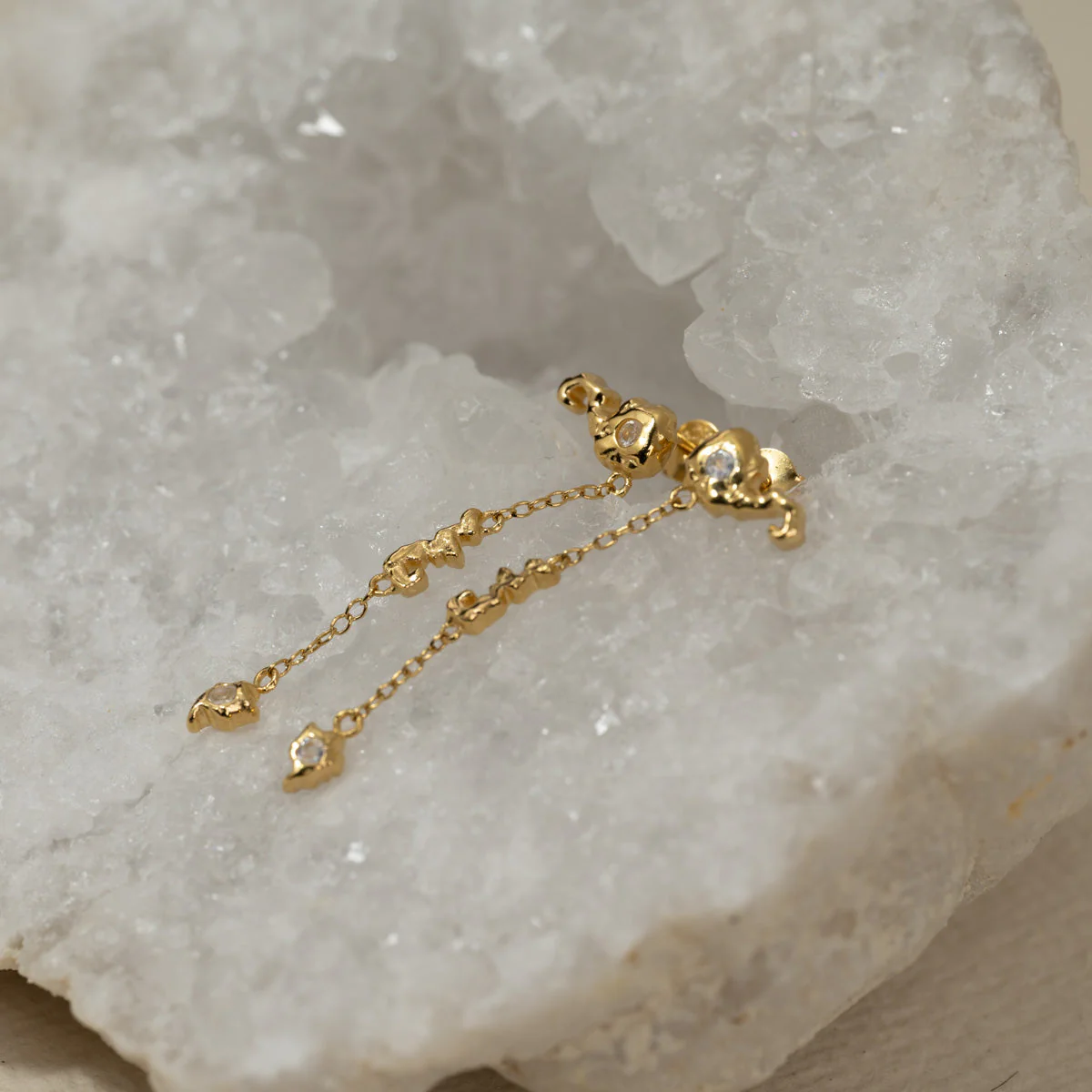 AURELIA MOONSTONE GOLDEN EARRING - Image 4