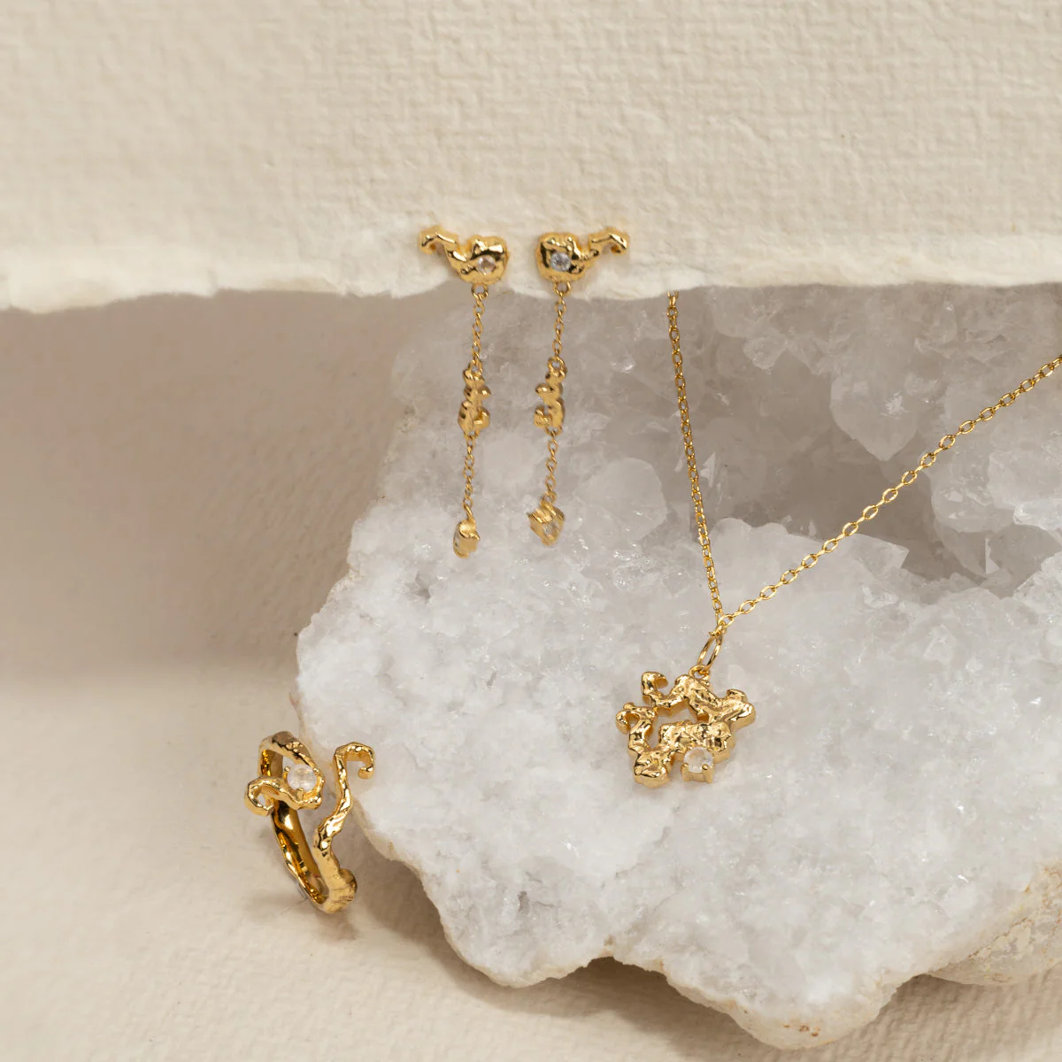 AURELIA MOONSTONE GOLDEN EARRING - Image 6