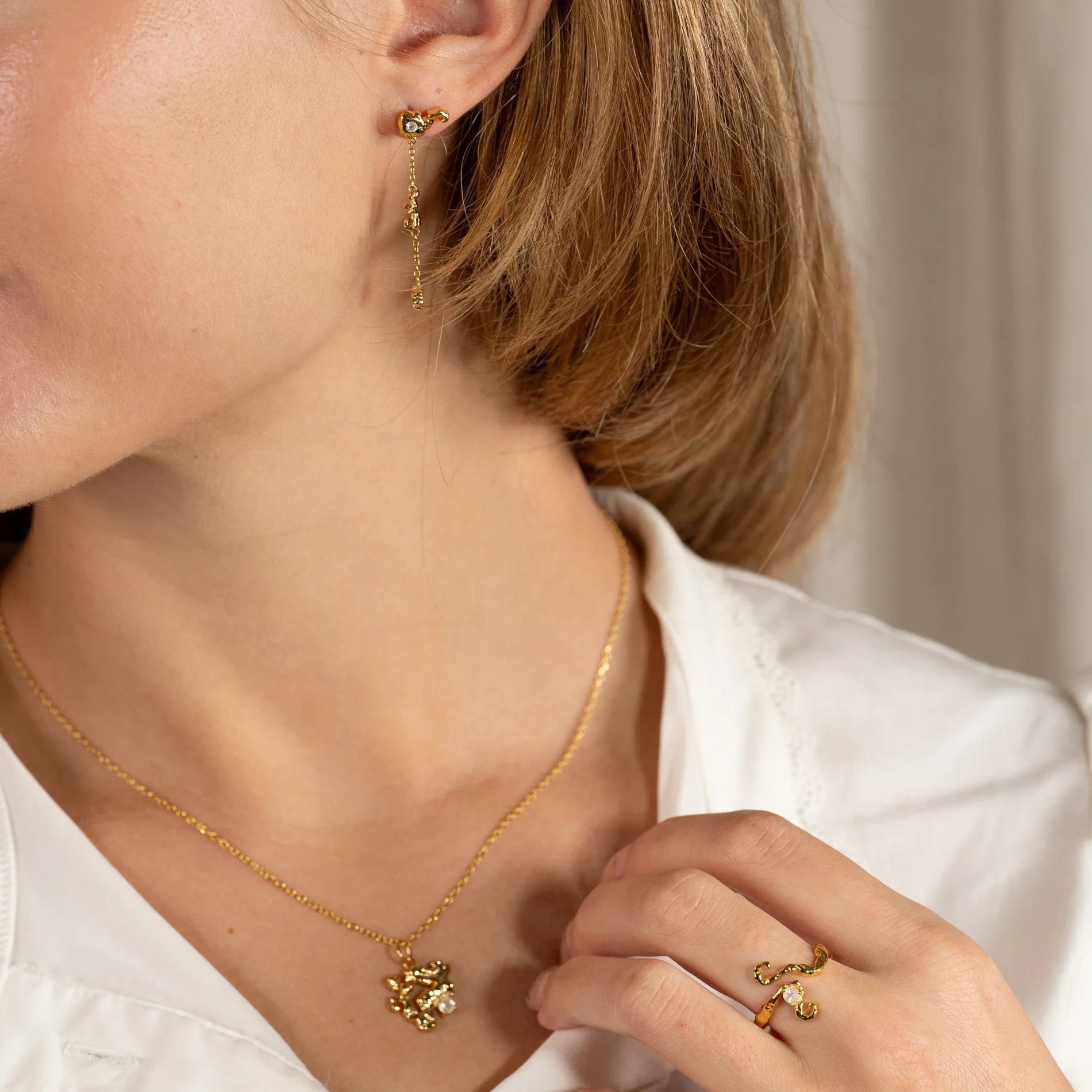 AURELIA MOONSTONE GOLDEN EARRING - Image 7