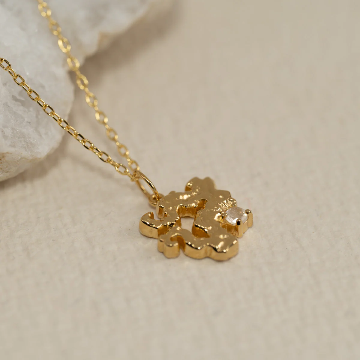 AURELIA MOONSTONE GOLDEN PENDANT - Image 4