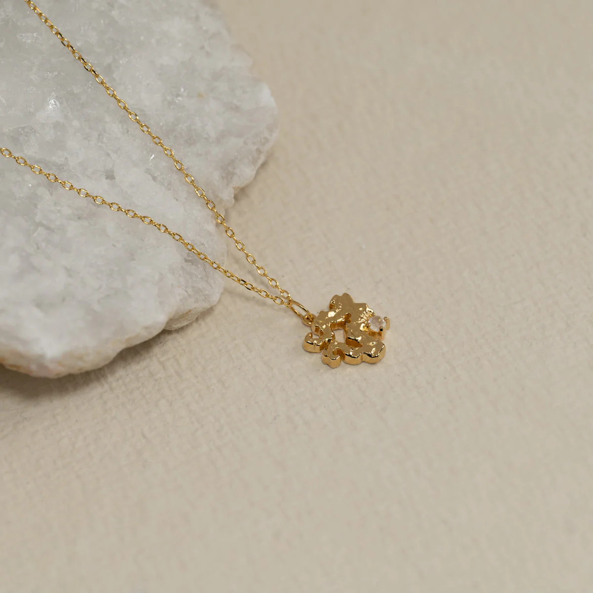 AURELIA MOONSTONE GOLDEN PENDANT - Image 6