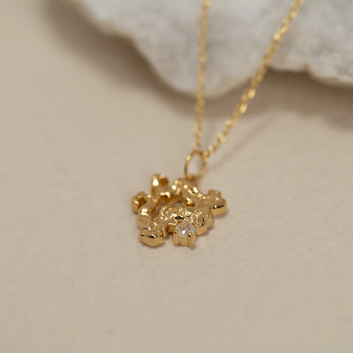 AURELIA MOONSTONE GOLDEN PENDANT - Image 8