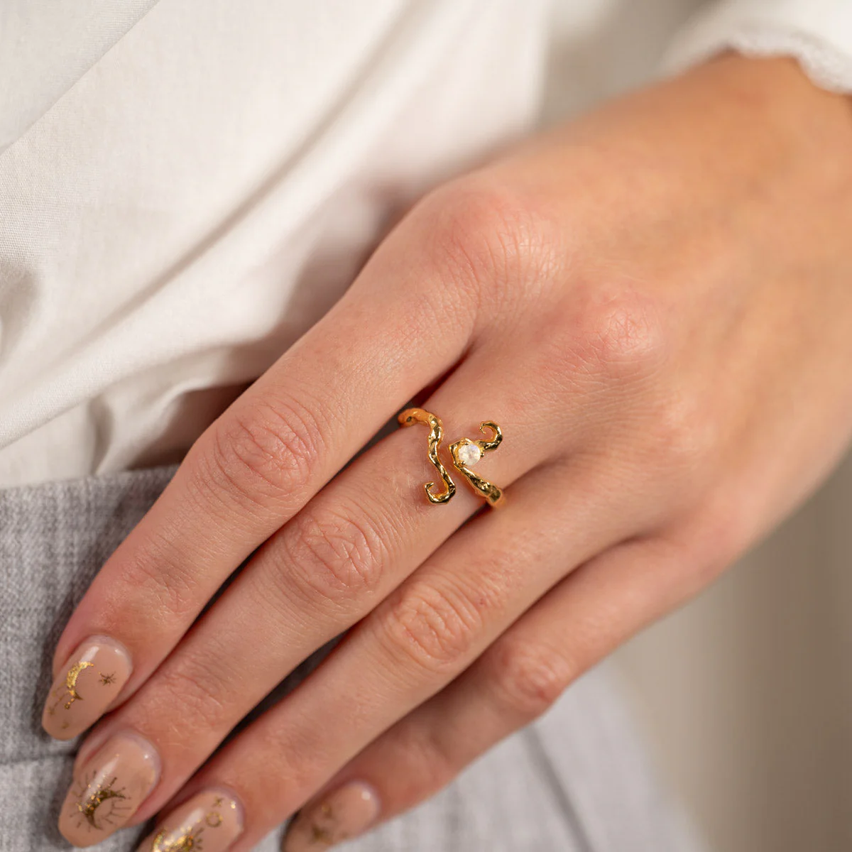 AURELIA MOONSTONE GOLDEN RING - Image 2