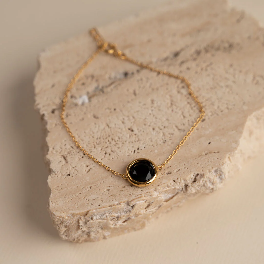AVA BLACK ONYX GOLDEN BRACELET - Image 2