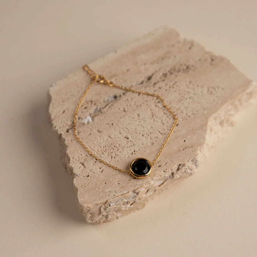AVA BLACK ONYX GOLDEN BRACELET - Image 3