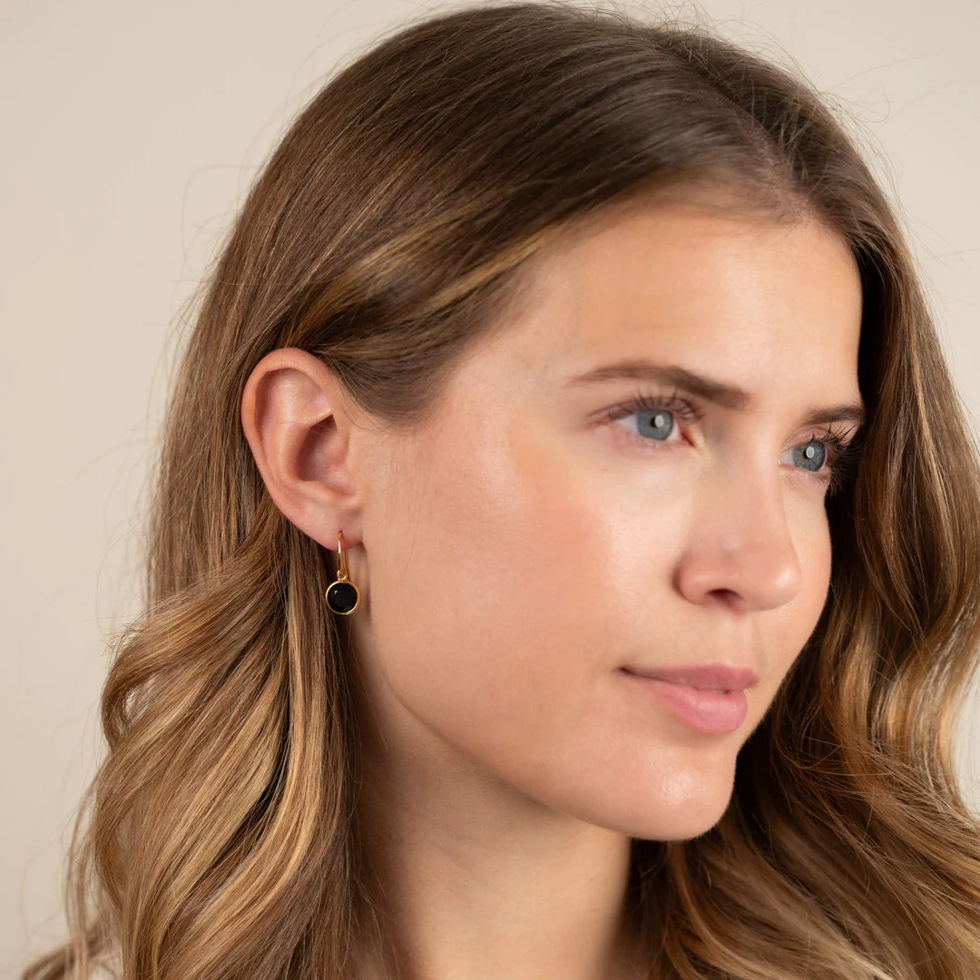 AVA BLACK ONYX GOLDEN HOOK EARRING - Image 3
