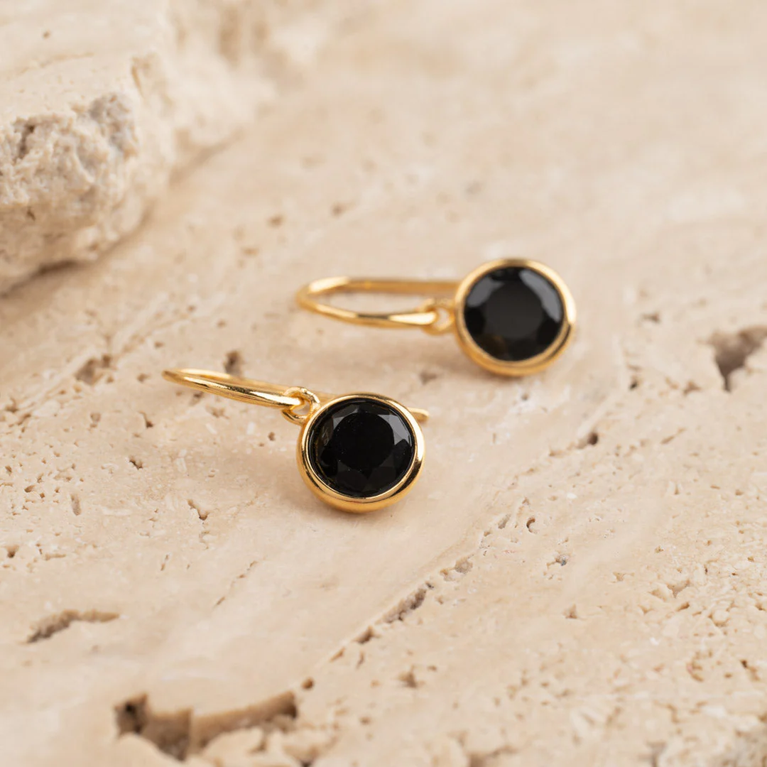 AVA BLACK ONYX GOLDEN HOOK EARRING - Image 4