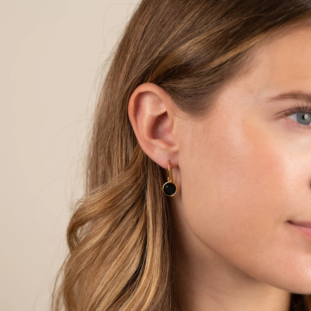 AVA BLACK ONYX GOLDEN HOOK EARRING - Image 6