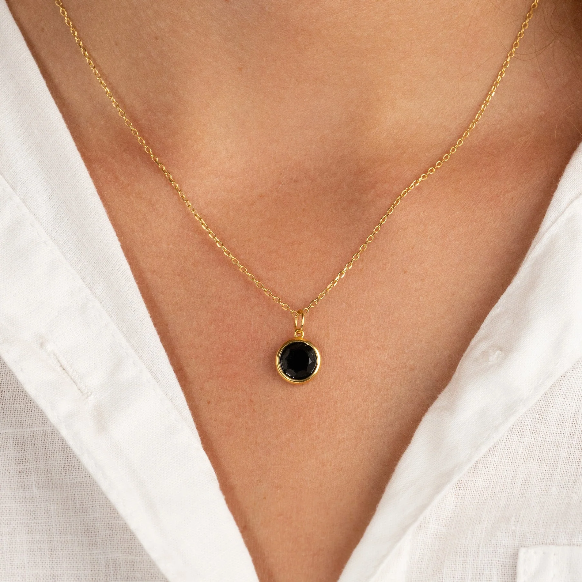 AVA BLACK ONYX GOLDEN PENDANT - Image 3