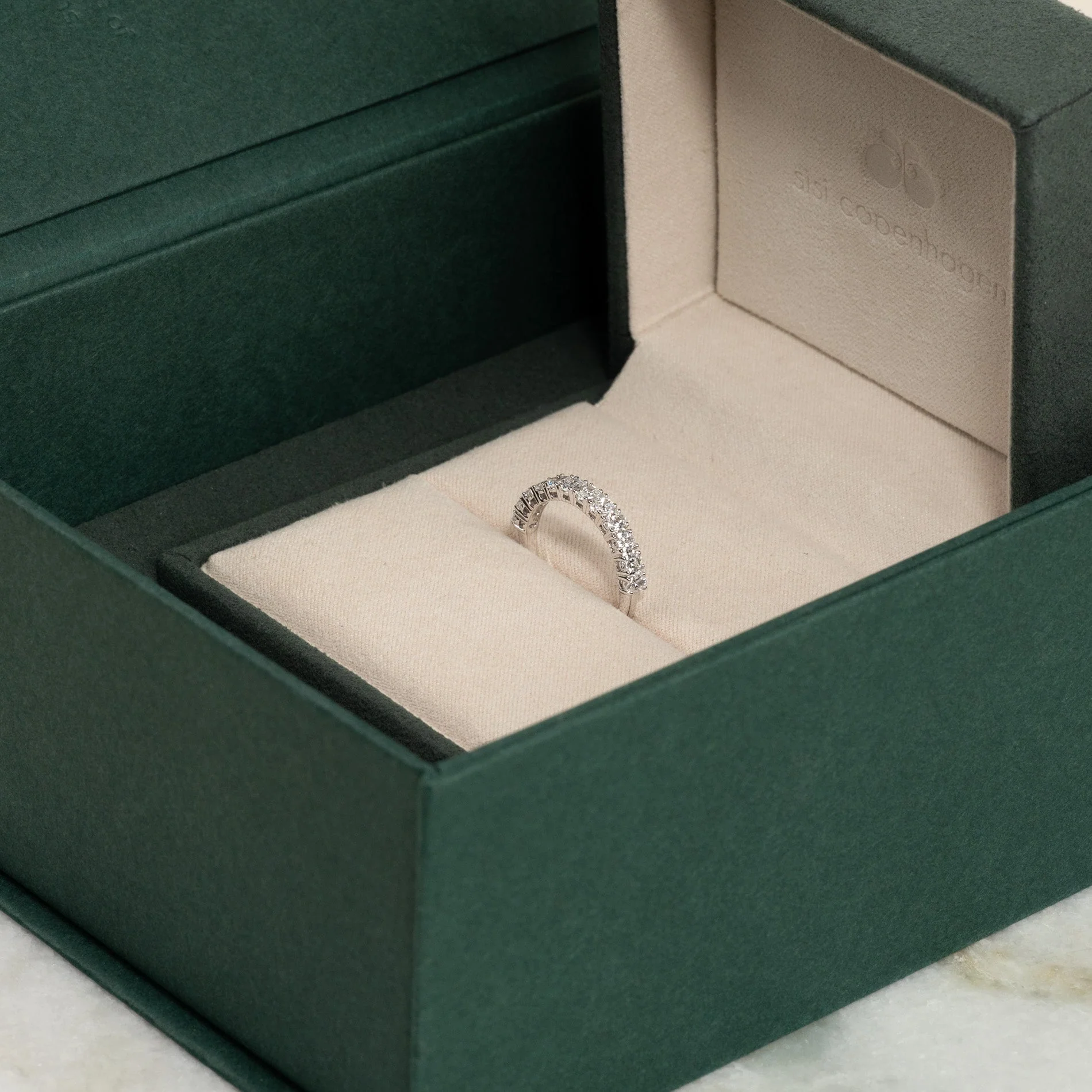 BASKET-SET OVAL-CUT ALLIANCE DIAMOND RING - Image 7