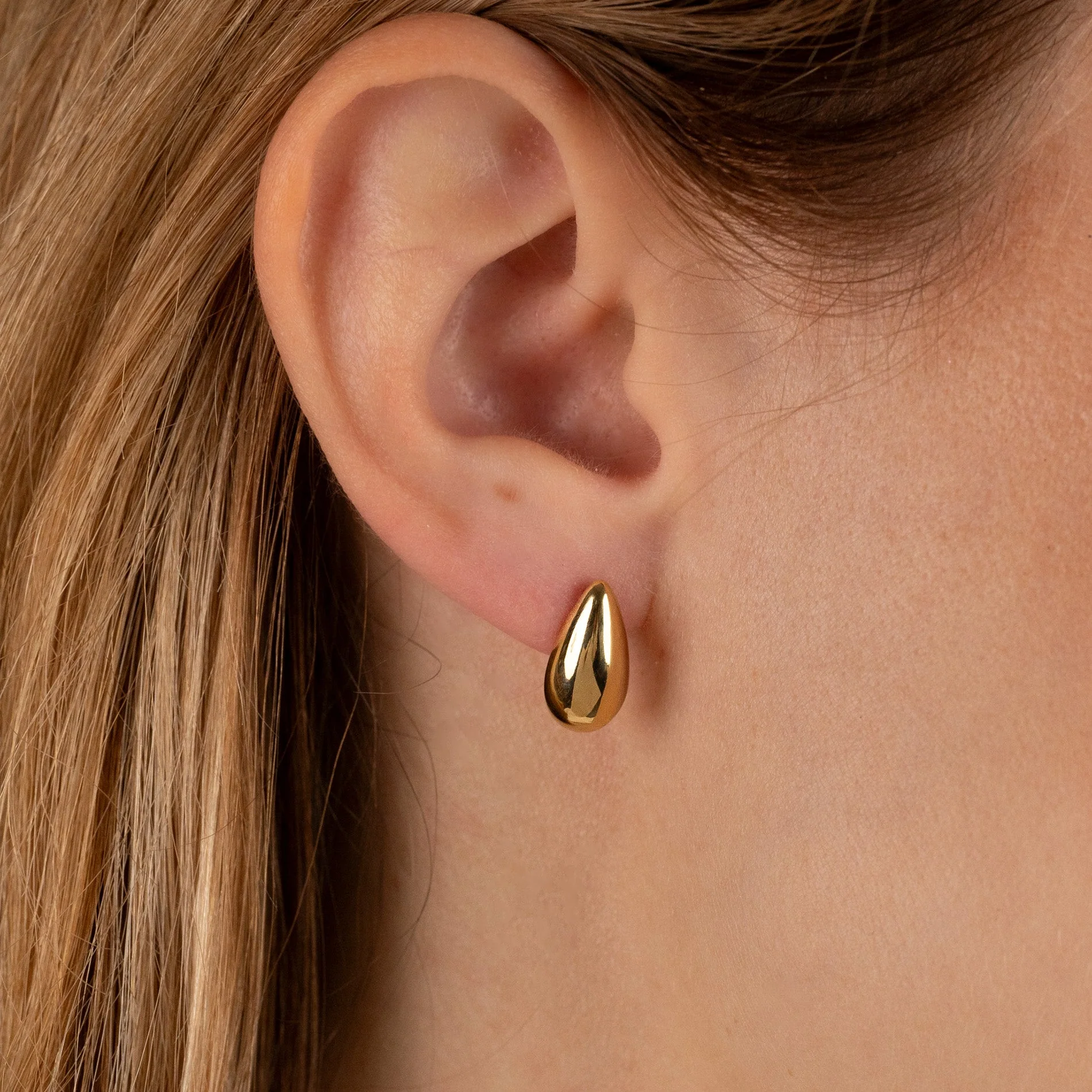 BEA GOLDEN STUD EARRING