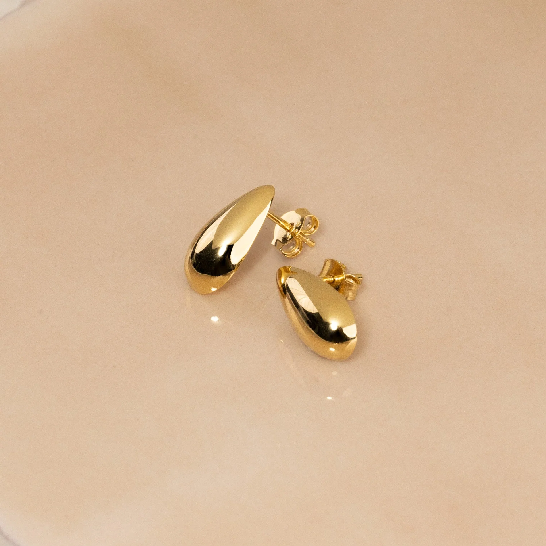 BEA GOLDEN STUD EARRING - Image 4