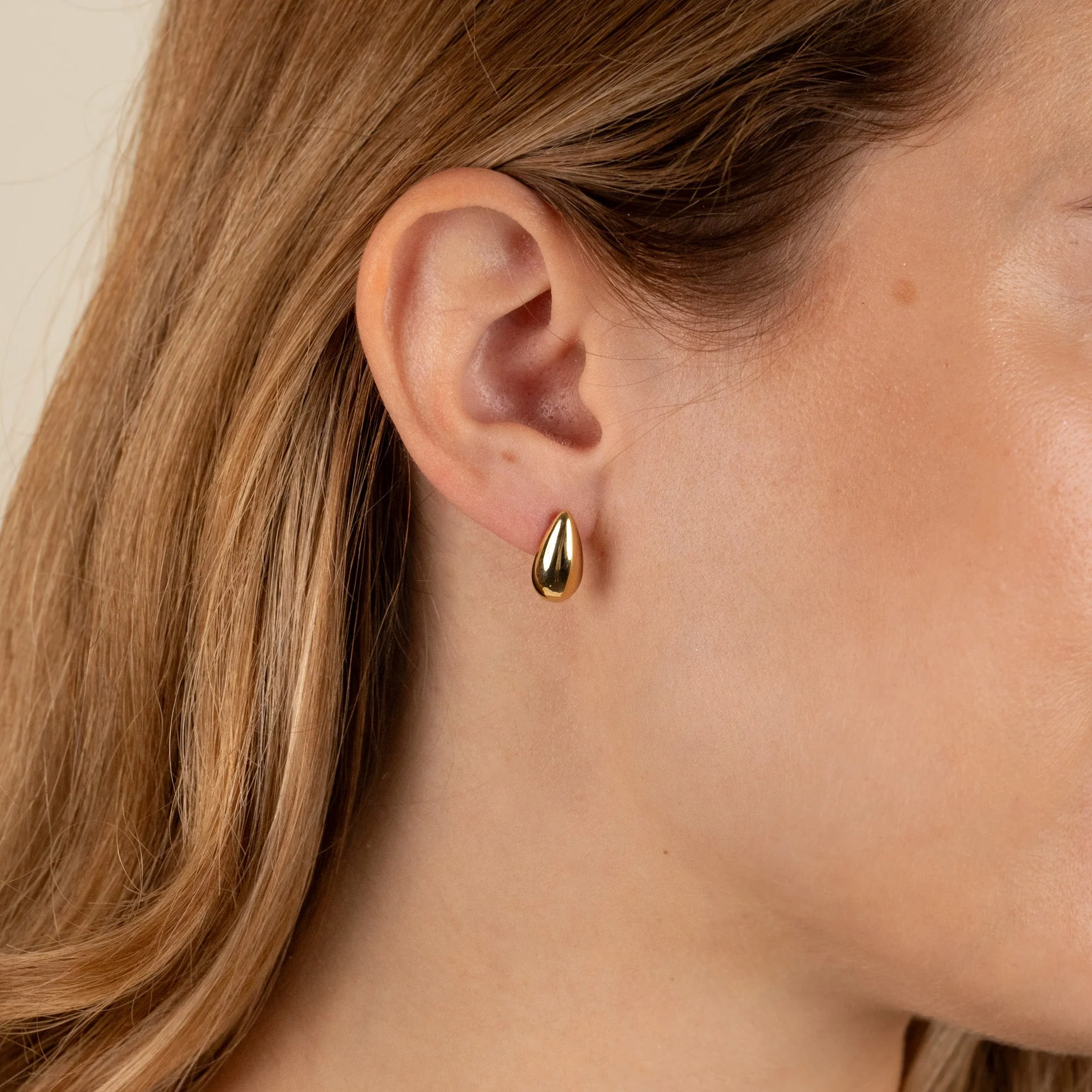 BEA GOLDEN STUD EARRING - Image 5