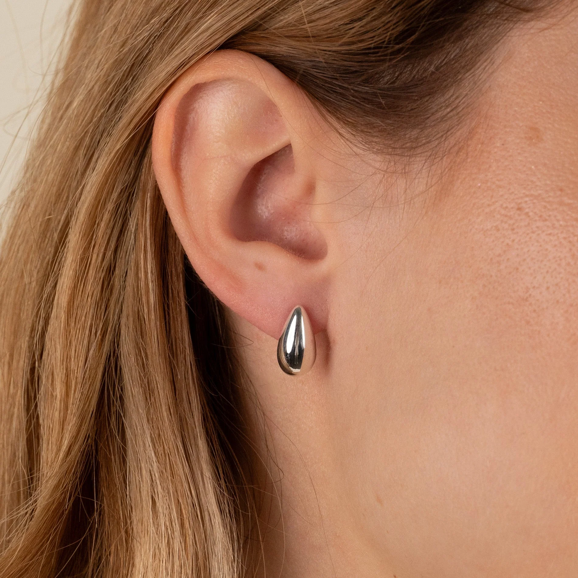 BEA SILVER STUD EARRING - Image 2