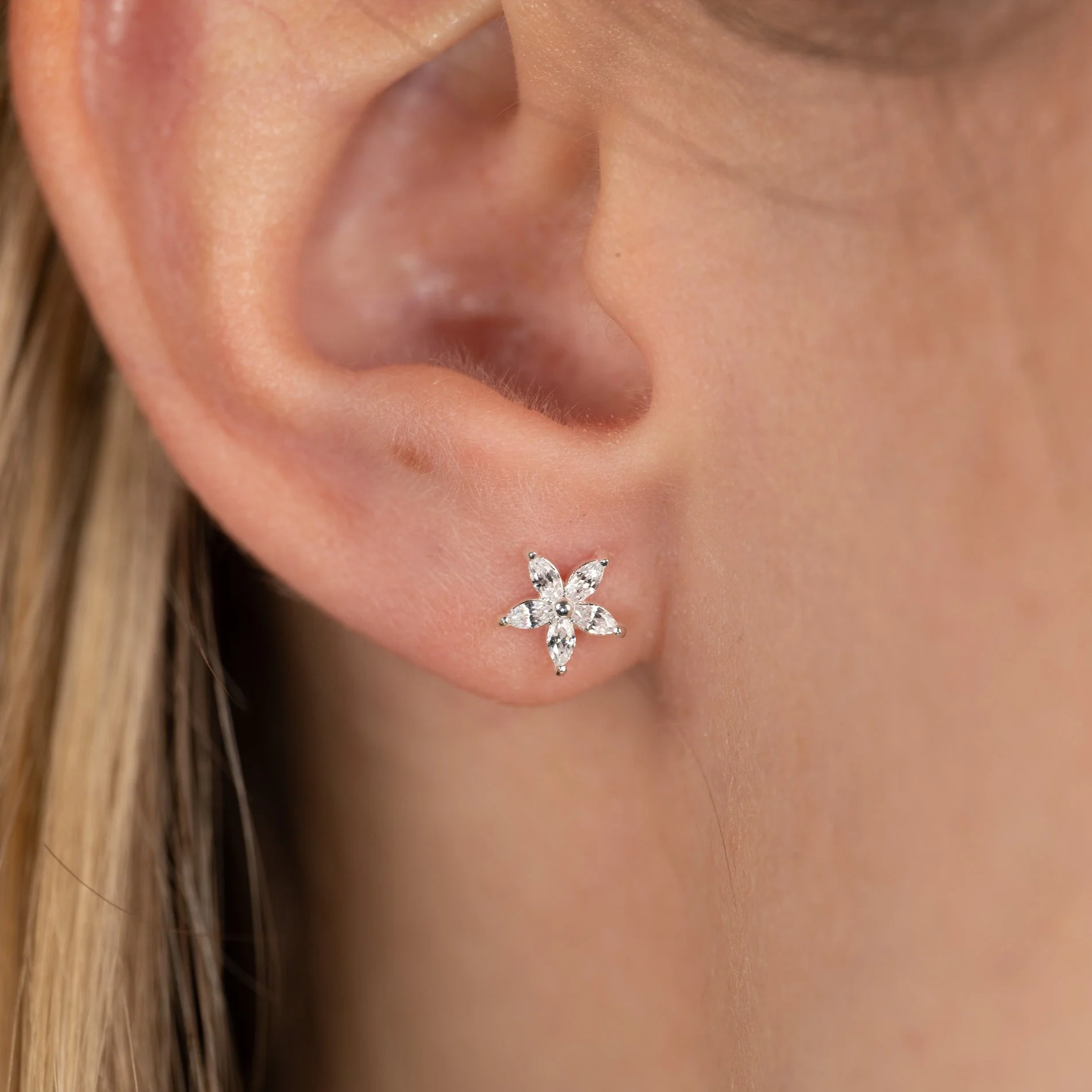 BELLIS CRYSTAL SILVER EARRING - Image 2