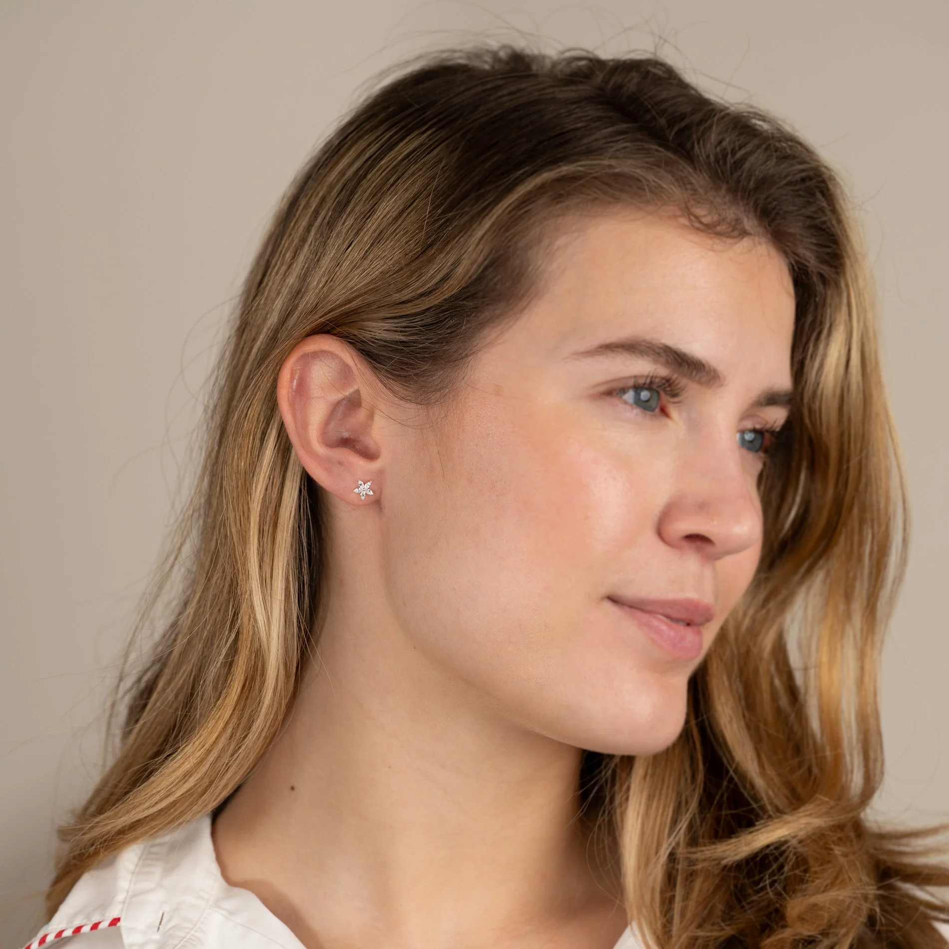 BELLIS CRYSTAL SILVER EARRING - Image 7