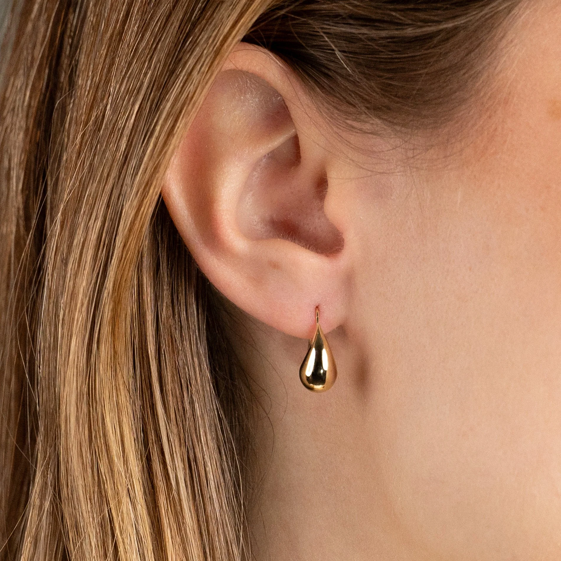 BERENICE SOLID GOLD HOOK EARRING - Image 3