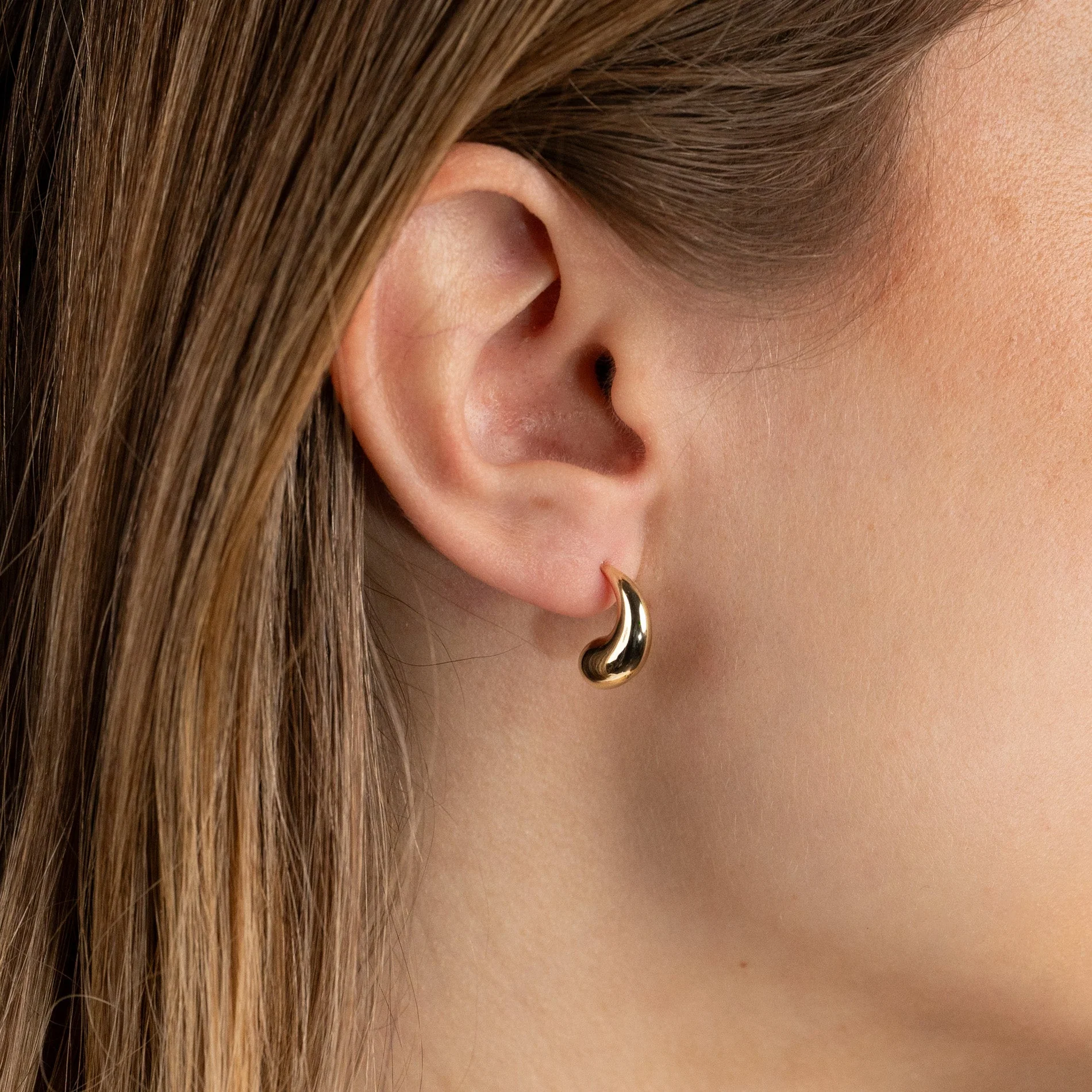 BERENICE SOLID GOLD STUD EARRING - Image 2