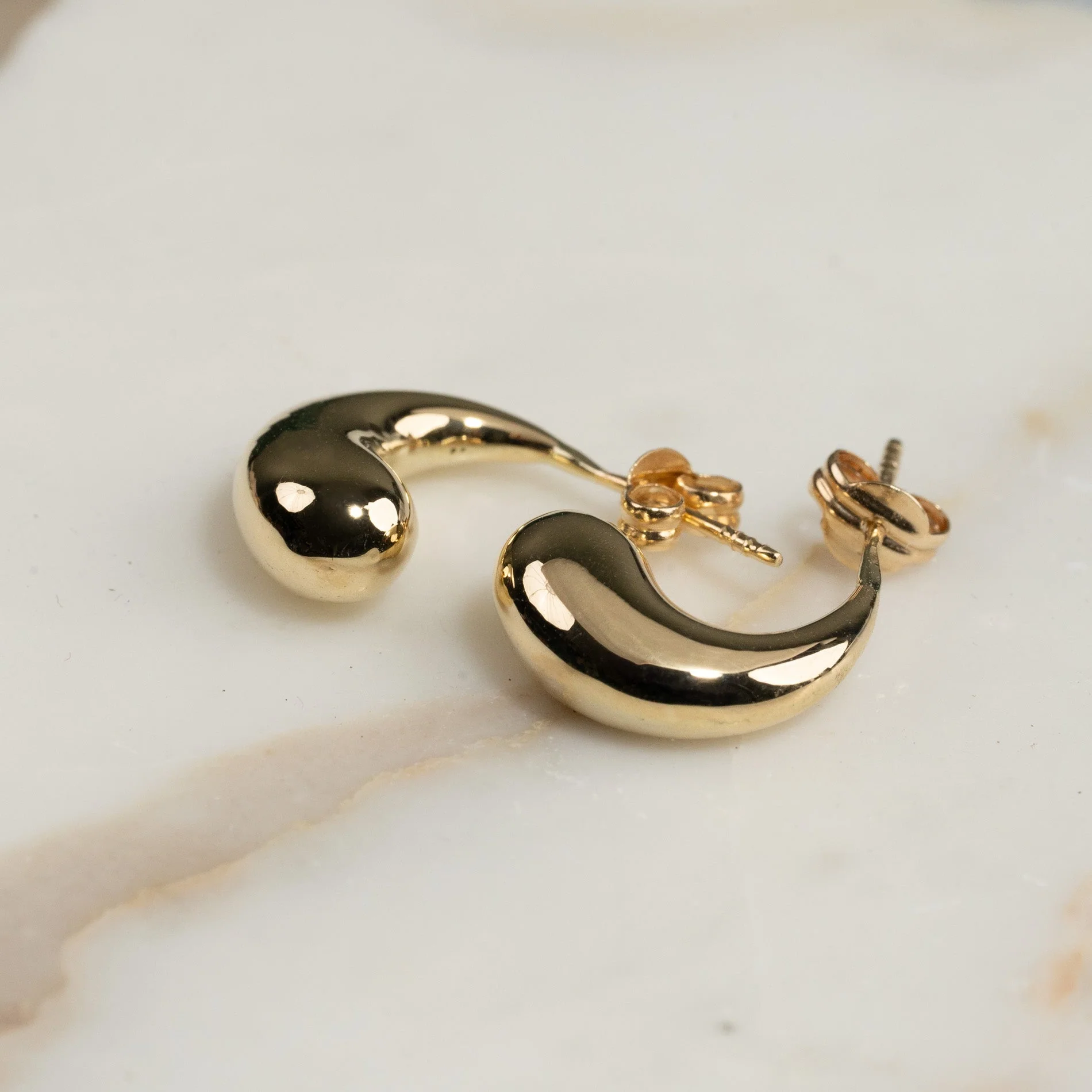 BERENICE SOLID GOLD STUD EARRING - Image 3