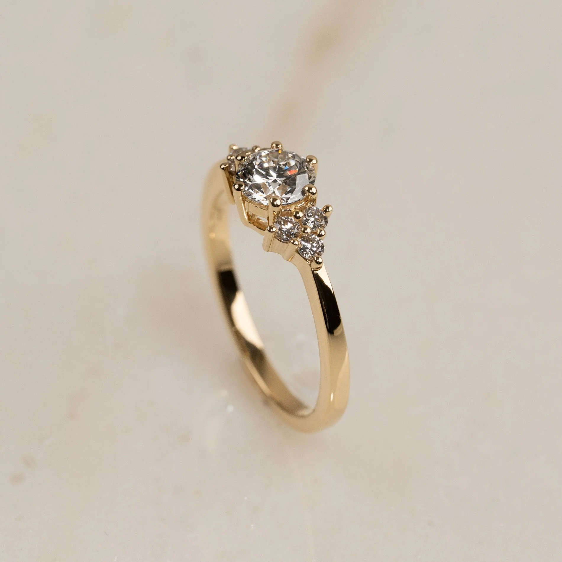 6-PRONG CLUSTER DIAMOND RING - 0.9ct