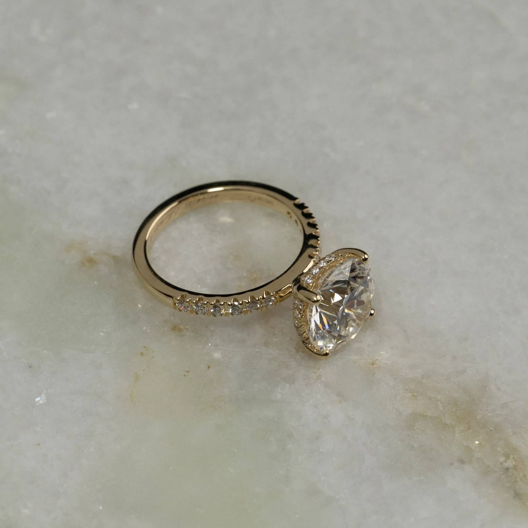 HIDDEN-HALO TAPERED HALF-ALLIANCE DIAMOND RING - 3.2ct - Image 4