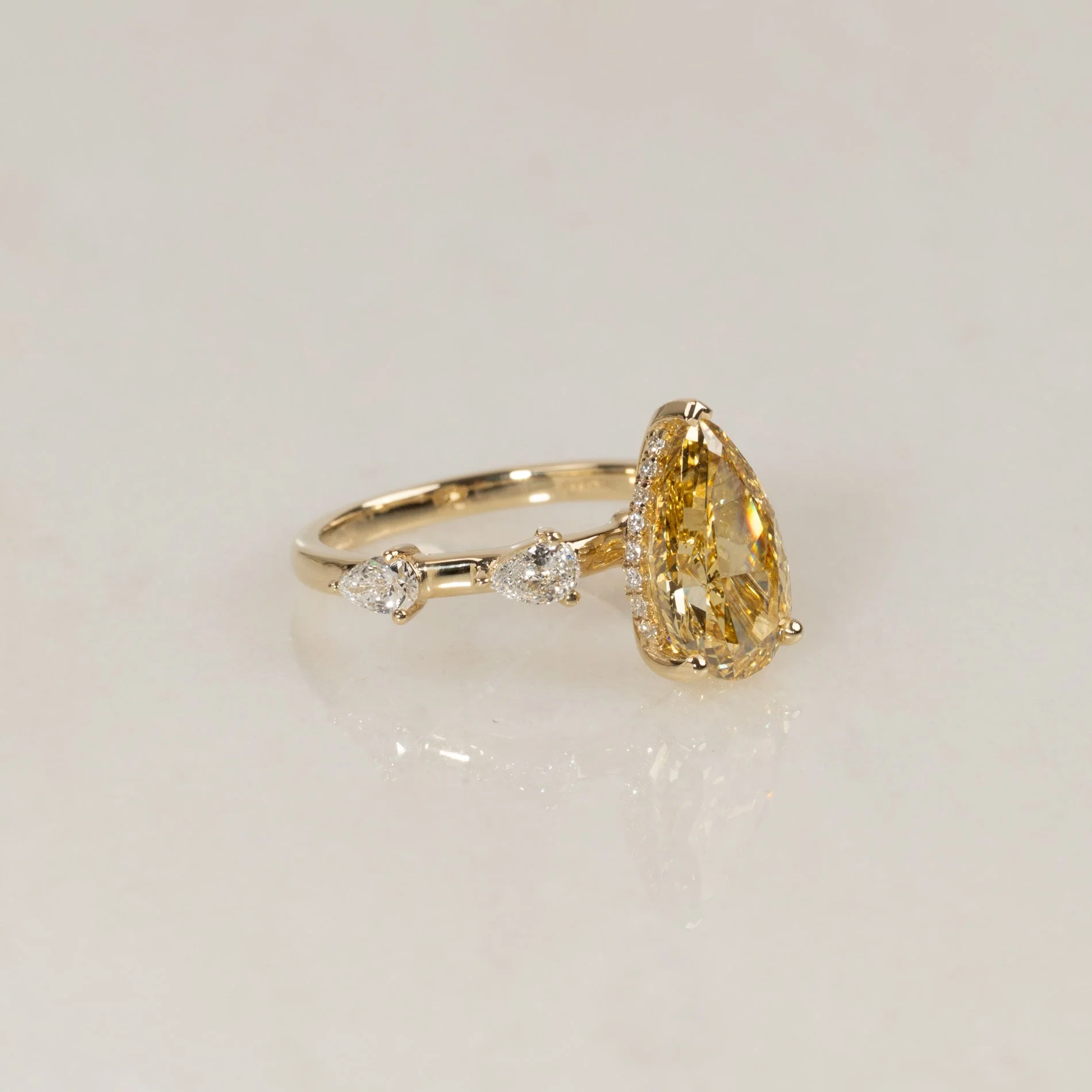 YELLOW PEAR HIDDEN-HALO DIAMOND RING - 2.8ct - Image 3