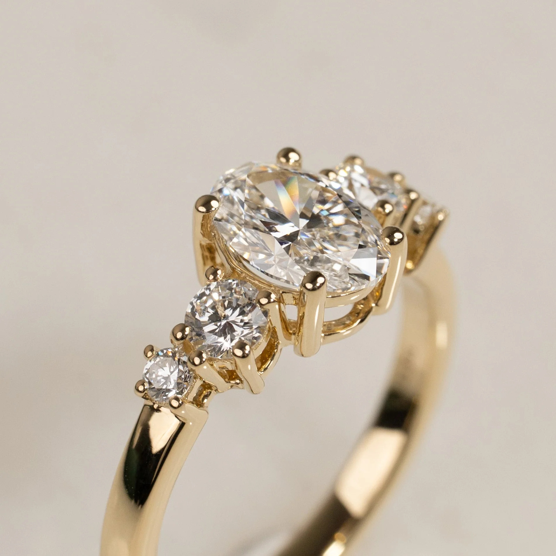 OVAL-CUT CLUSTER DIAMOND RING - 1.3ct - Image 2
