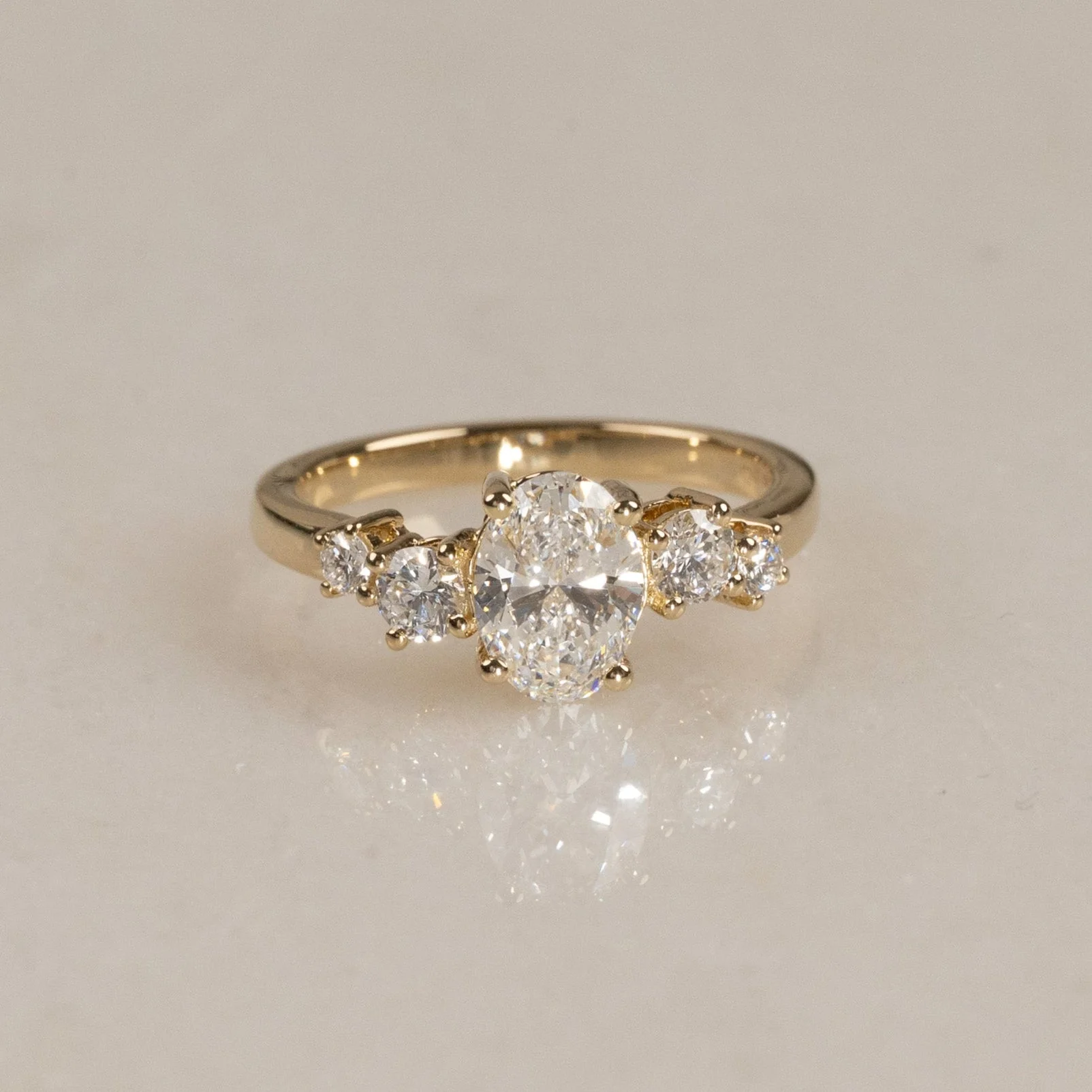 OVAL-CUT CLUSTER DIAMOND RING - 1.3ct - Image 3