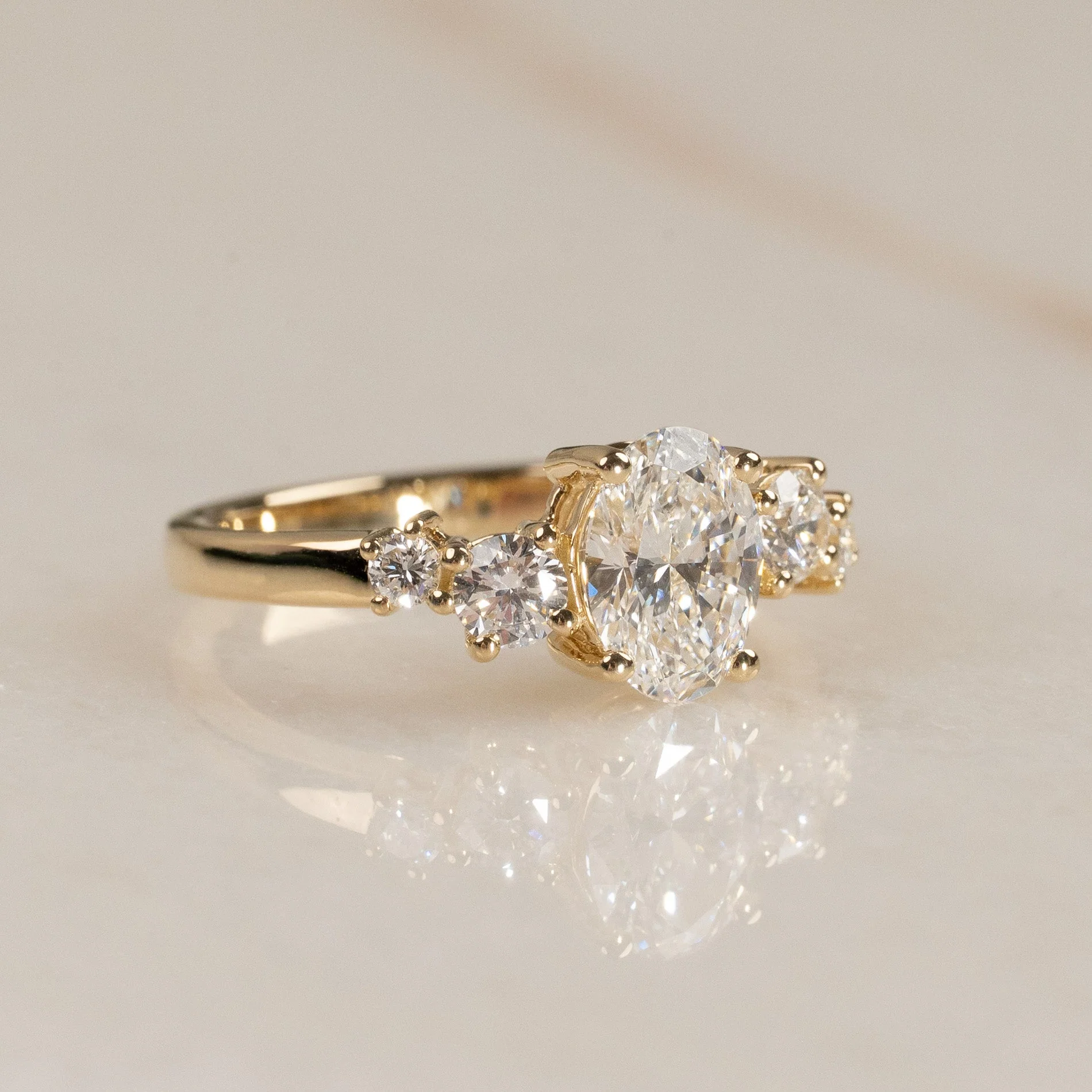 OVAL-CUT CLUSTER DIAMOND RING - 1.3ct - Image 5