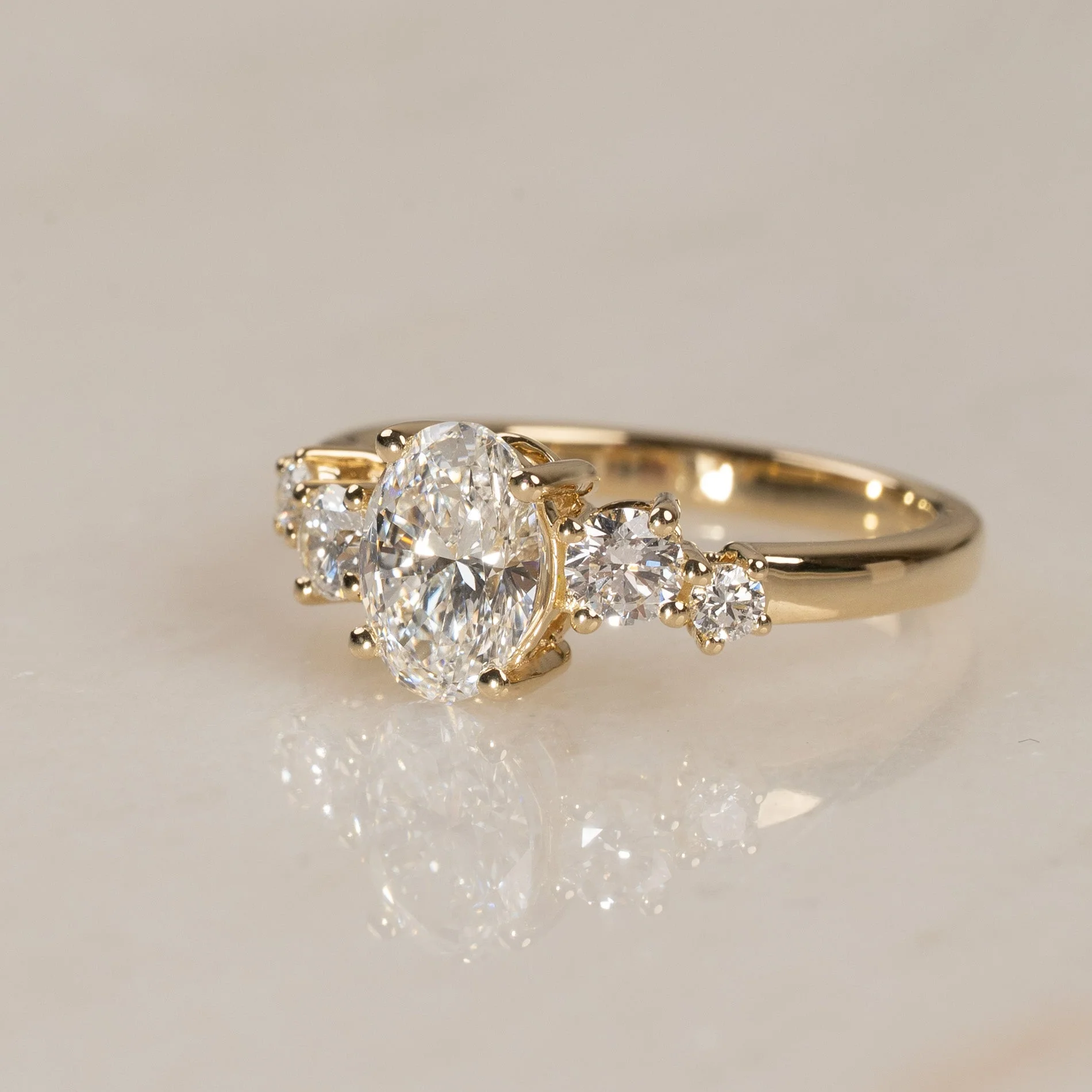 OVAL-CUT CLUSTER DIAMOND RING - 1.3ct - Image 6