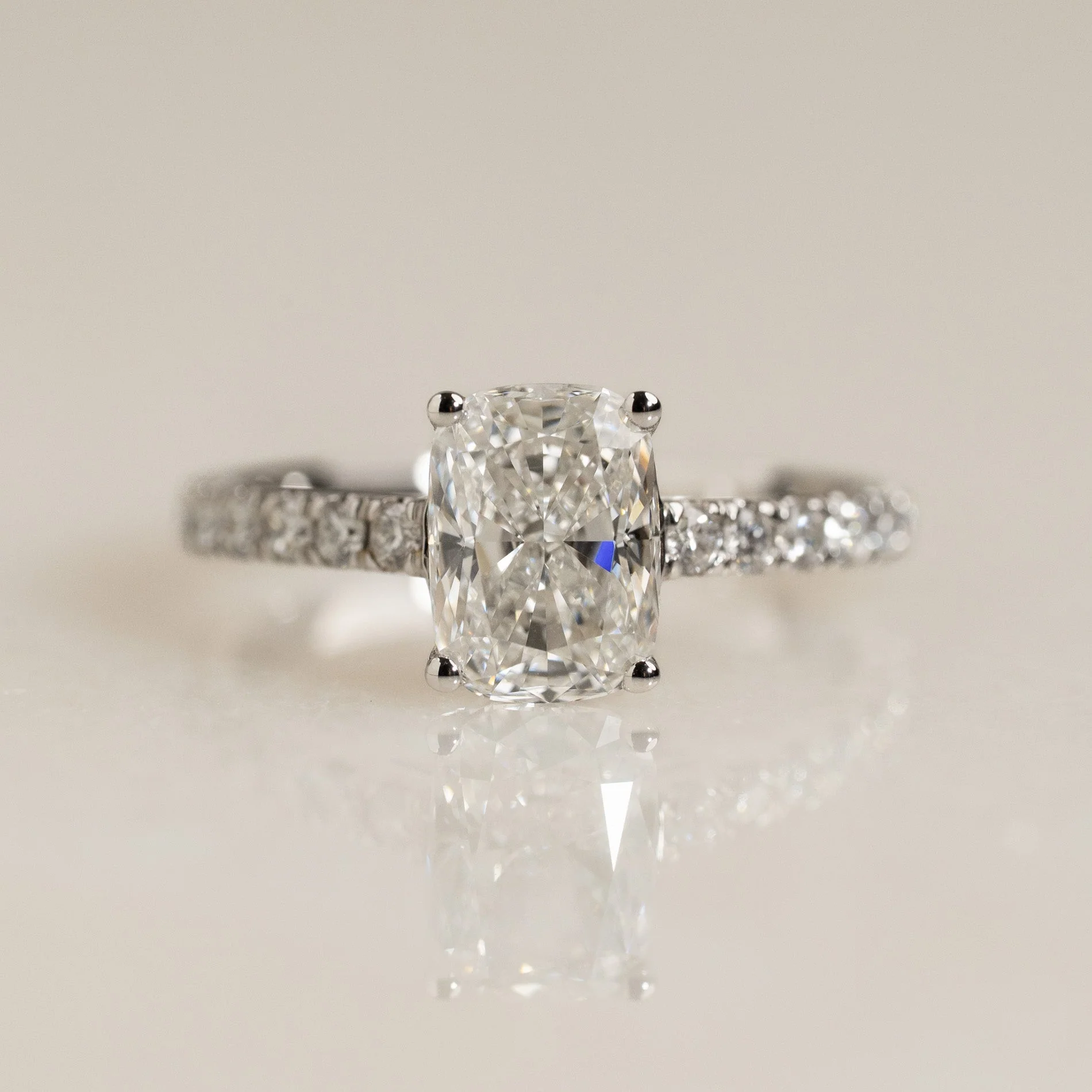 ELONGATED CUSHION ALLIANCE DIAMOND RING - 1.95ct - Image 2