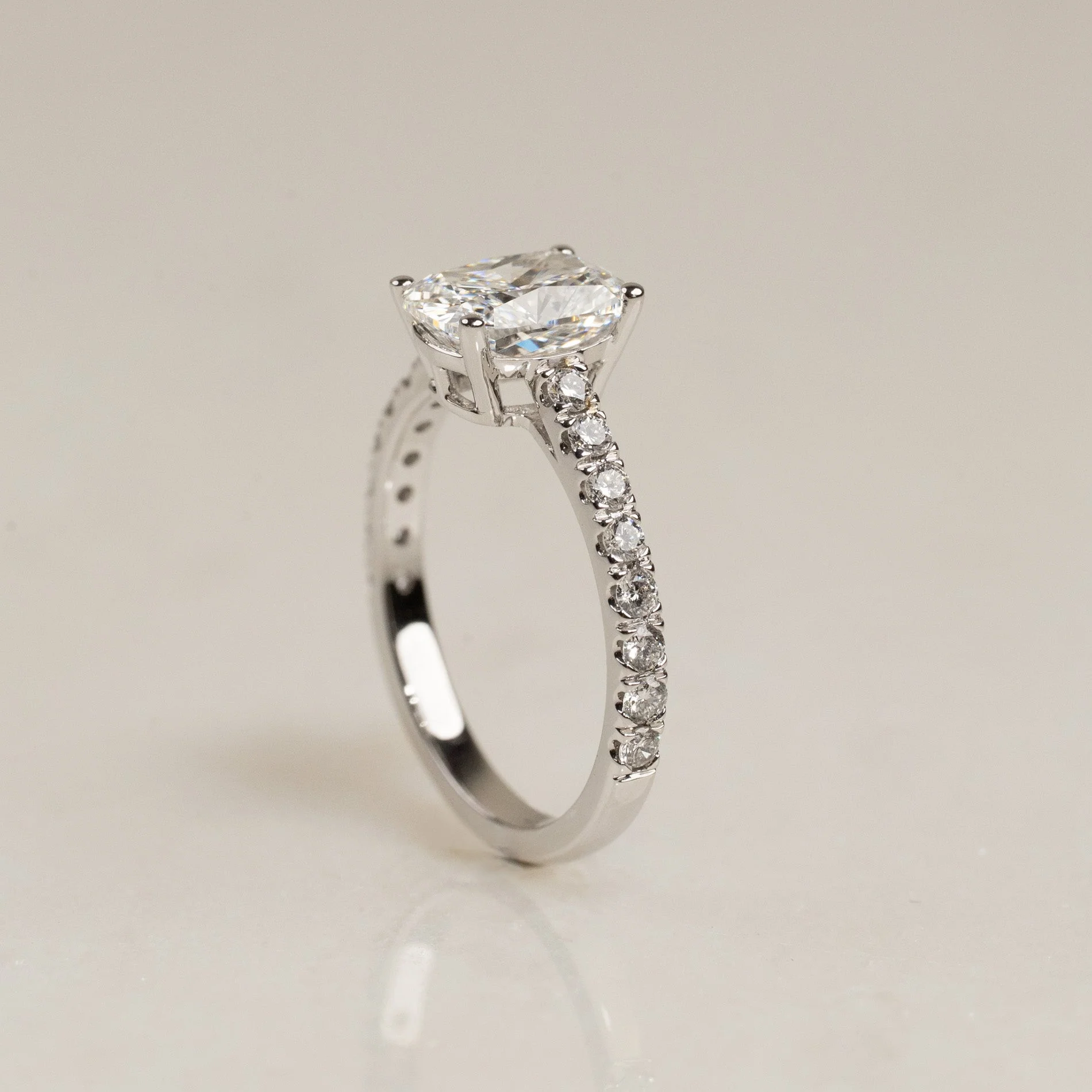 ELONGATED CUSHION ALLIANCE DIAMOND RING - 1.95ct - Image 4