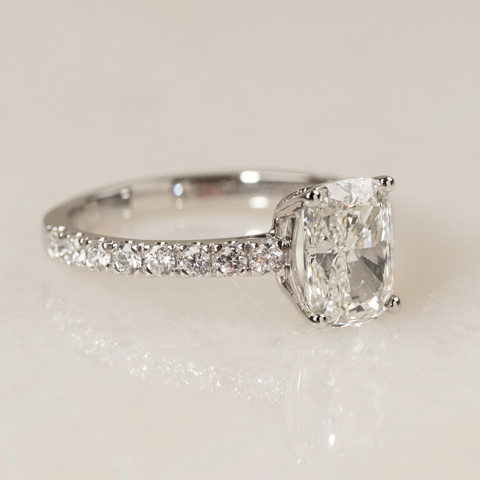 ELONGATED CUSHION ALLIANCE DIAMOND RING - 1.95ct - Image 5