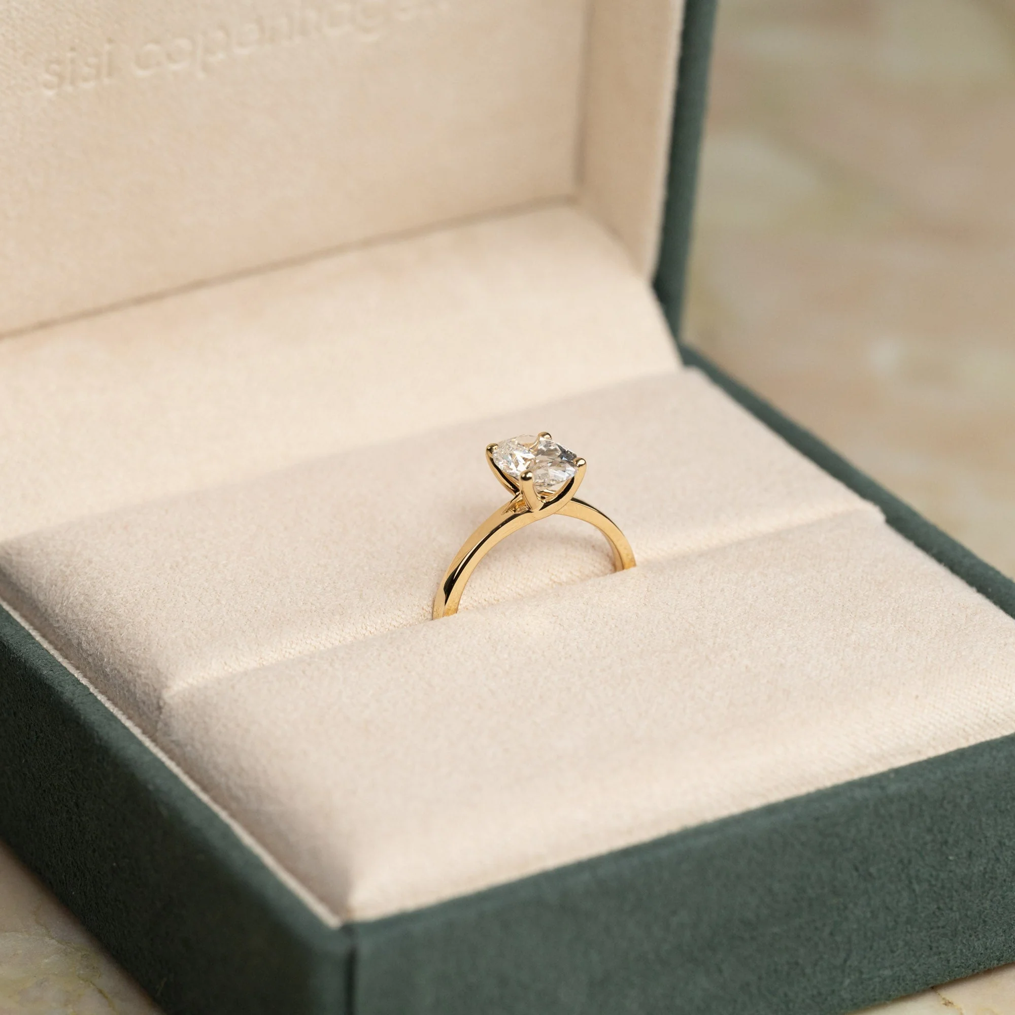 SOLITAIRE SPLIT-PRONG OVAL DIAMOND RING - 1.5ct - Image 4