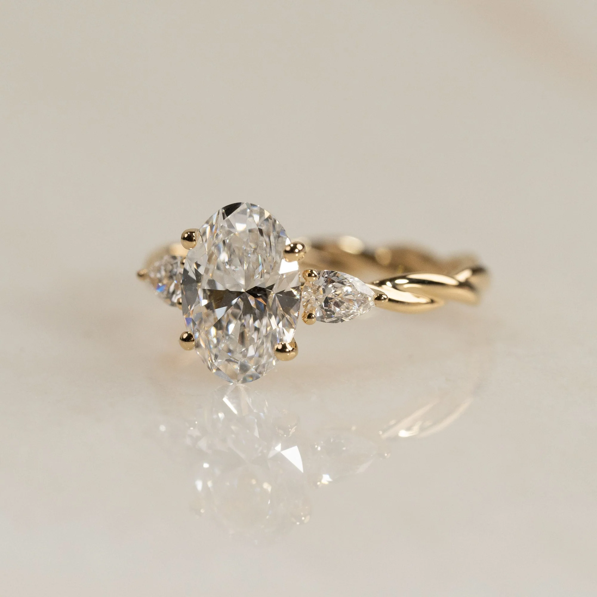 THREE-STONE TULIP-SET OVAL-CUT DIAMOND RING - 2.3ct - Image 4