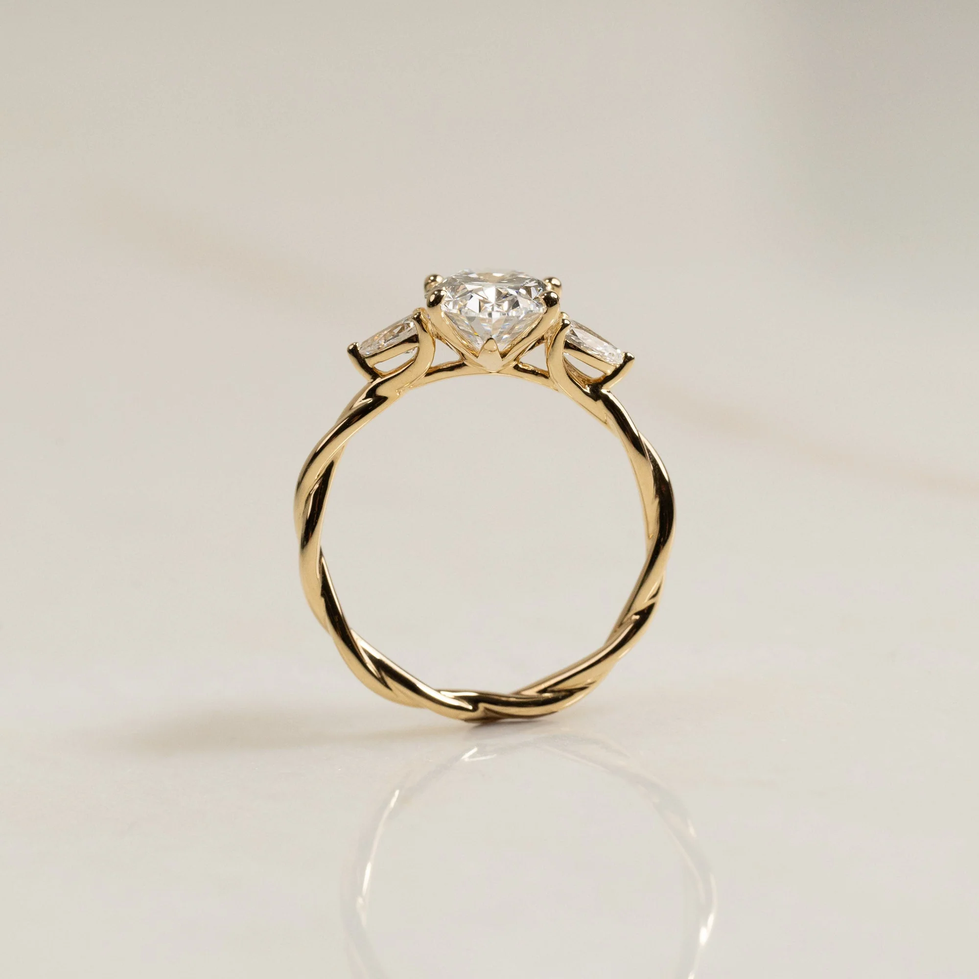 THREE-STONE TULIP-SET OVAL-CUT DIAMOND RING - 2.3ct - Image 5