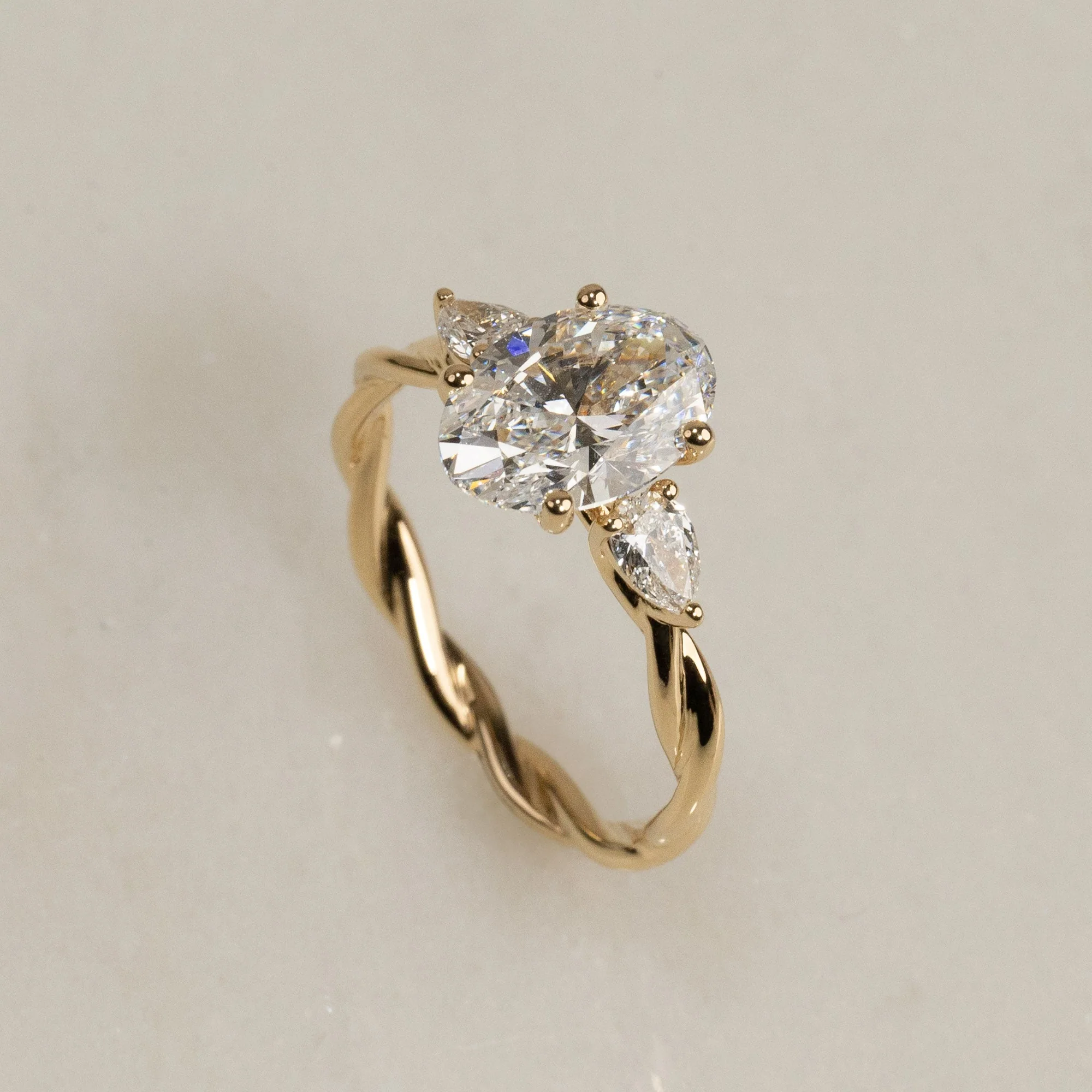 THREE-STONE TULIP-SET OVAL-CUT DIAMOND RING - 2.3ct - Image 7