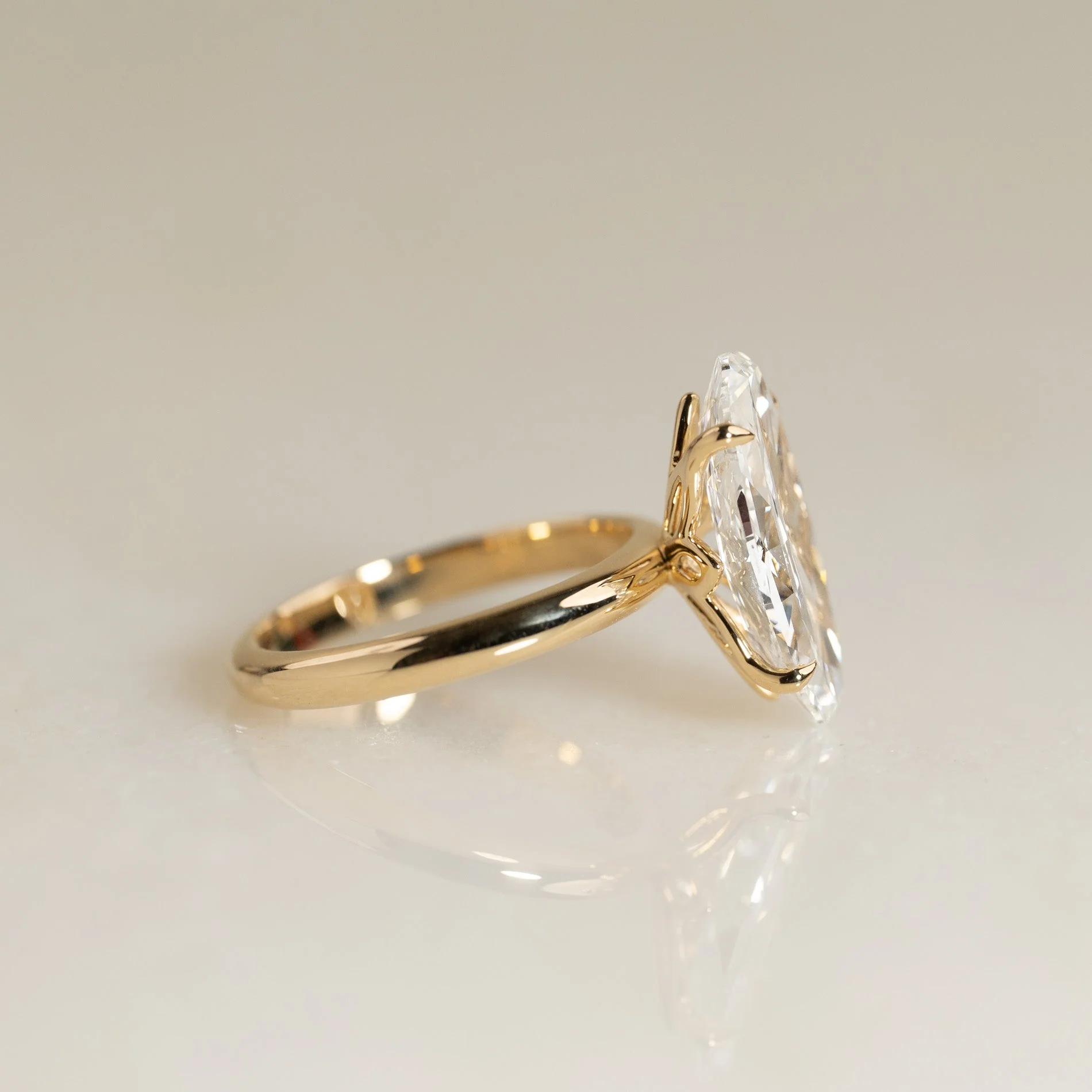 TULIP-SET MOVAL-CUT DIAMOND RING - 4.0ct - Image 3