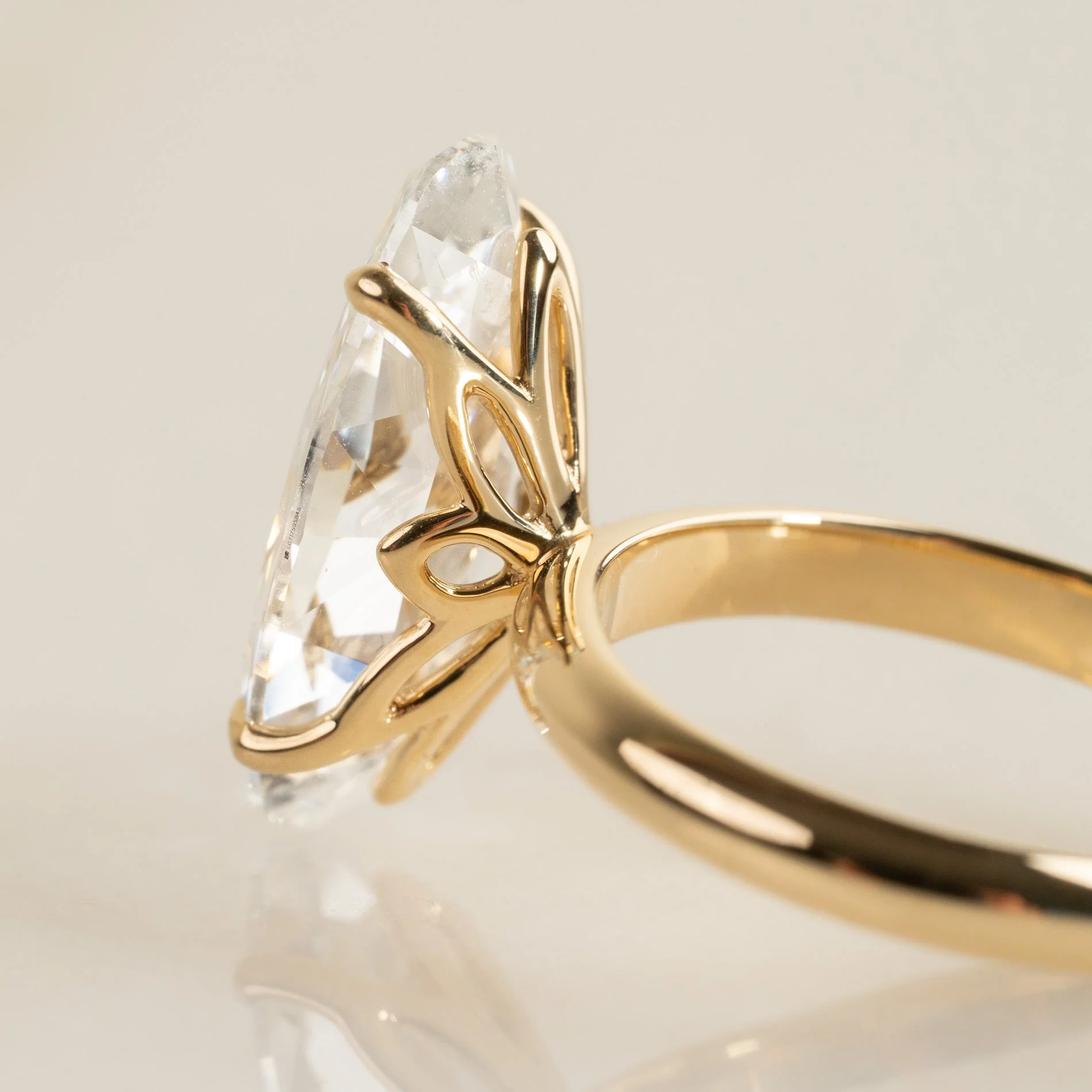 TULIP-SET MOVAL-CUT DIAMOND RING - 4.0ct - Image 5